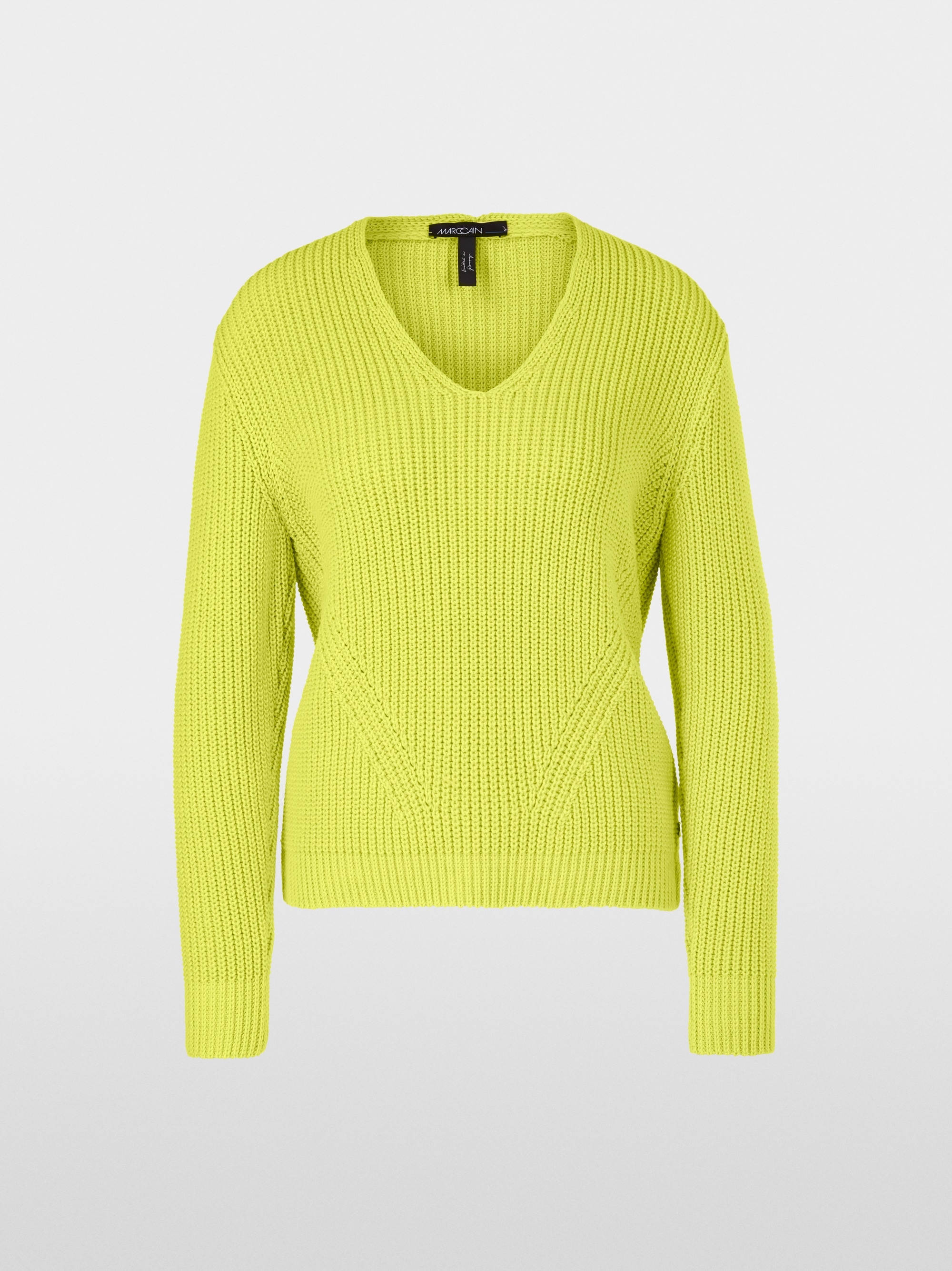 Pull encolure en V tricoté en Allemagne