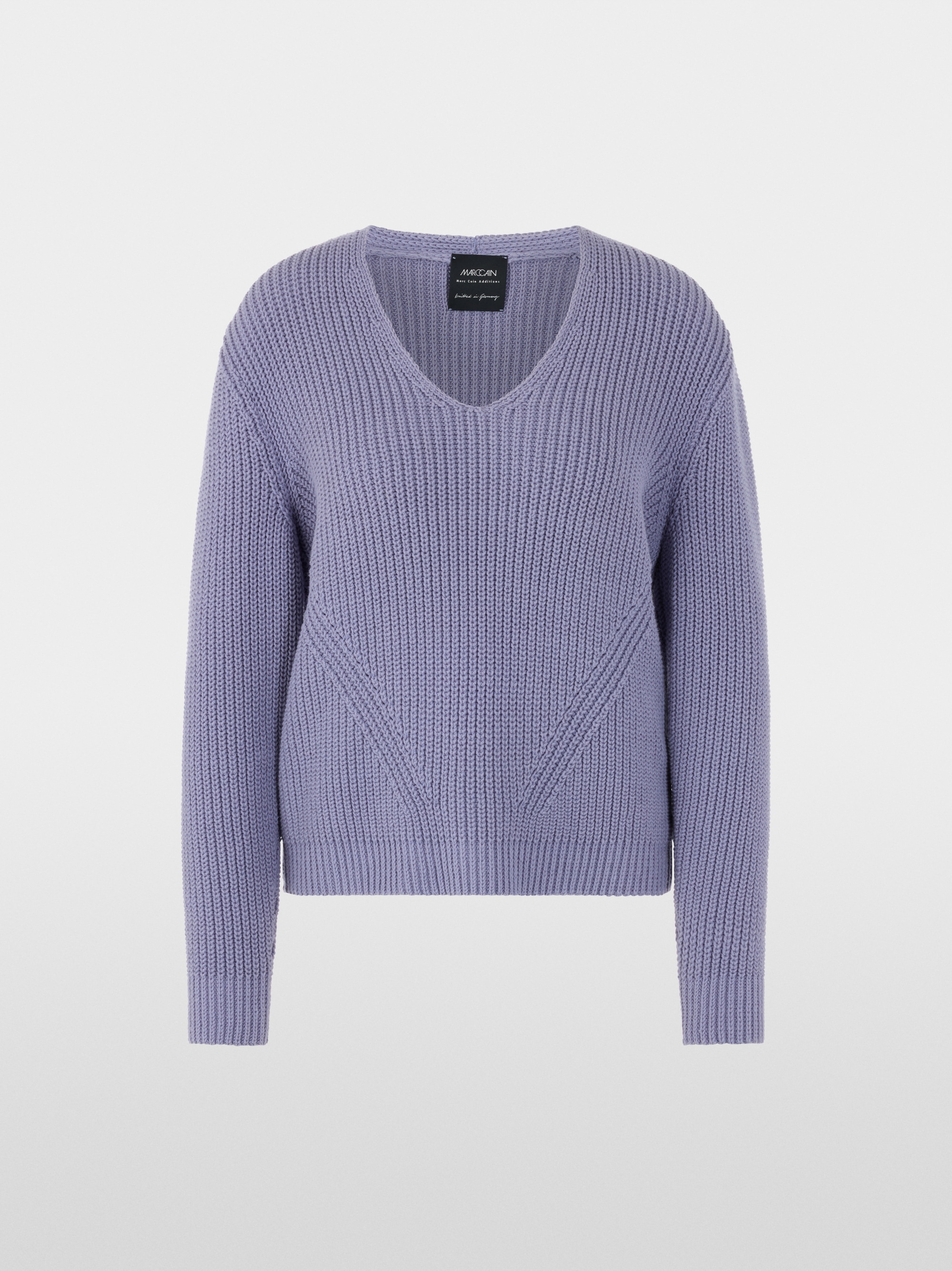 Pull encolure en V tricoté en Allemagne