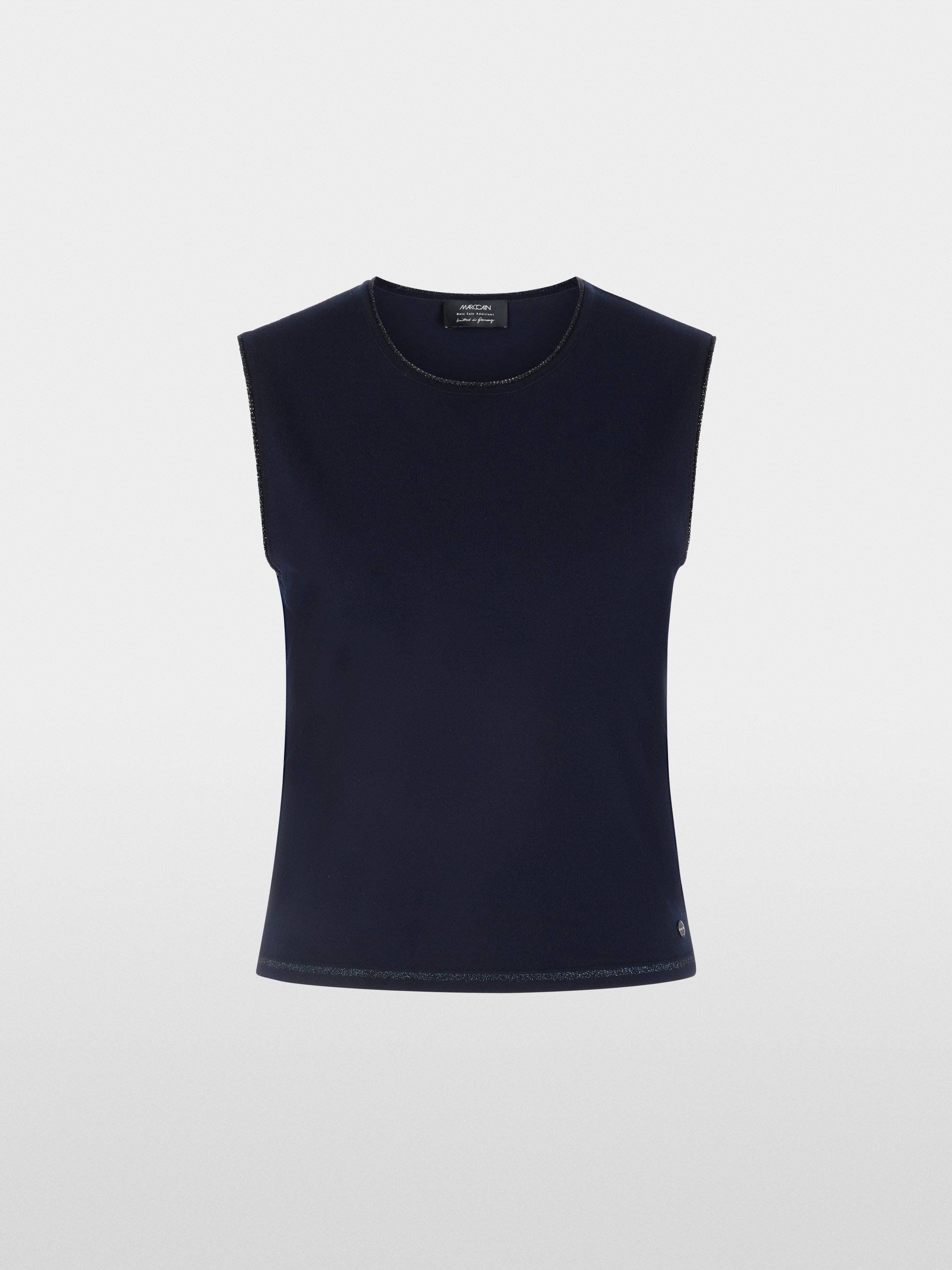 Top fin Knitted in Germany