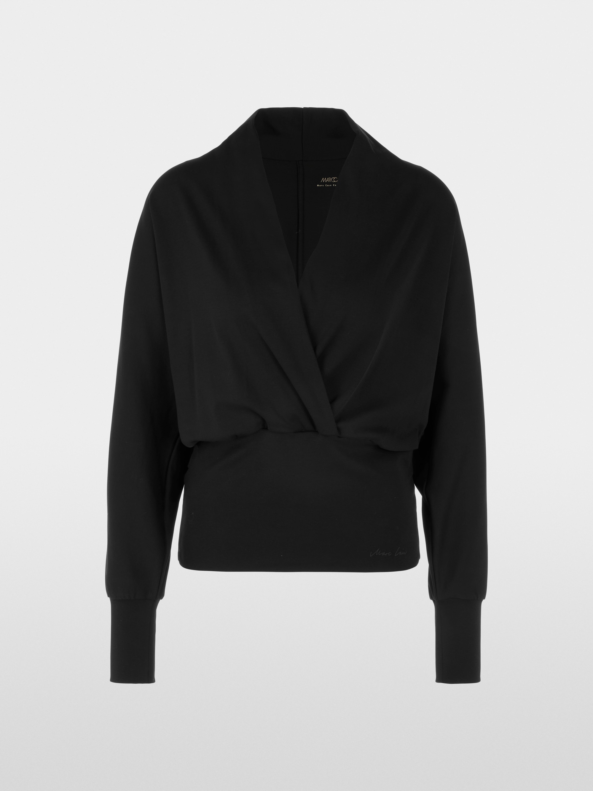 Vrouwelijk shirt met V-hals