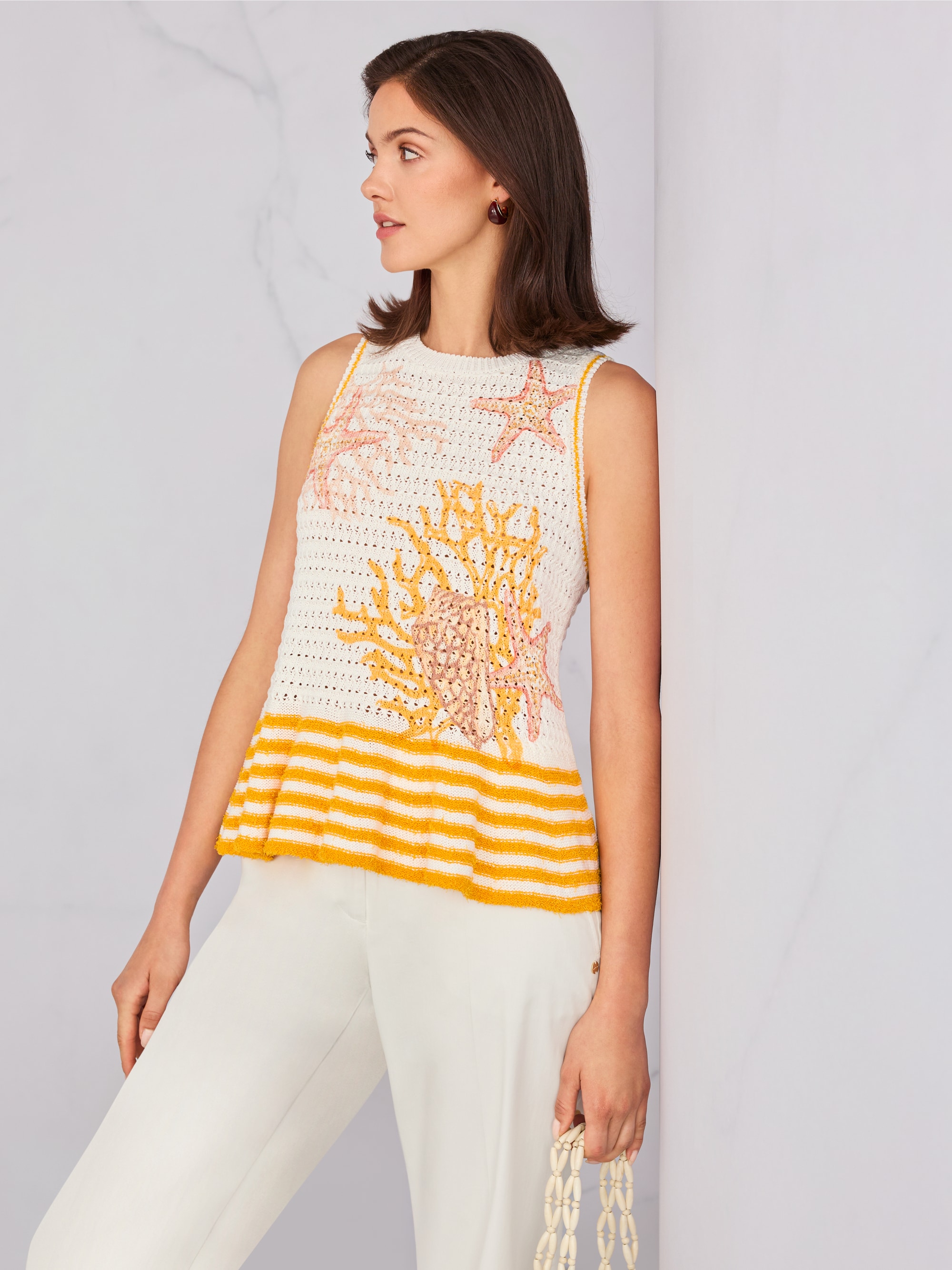 ‘Knitted in Germany’ shells motif top