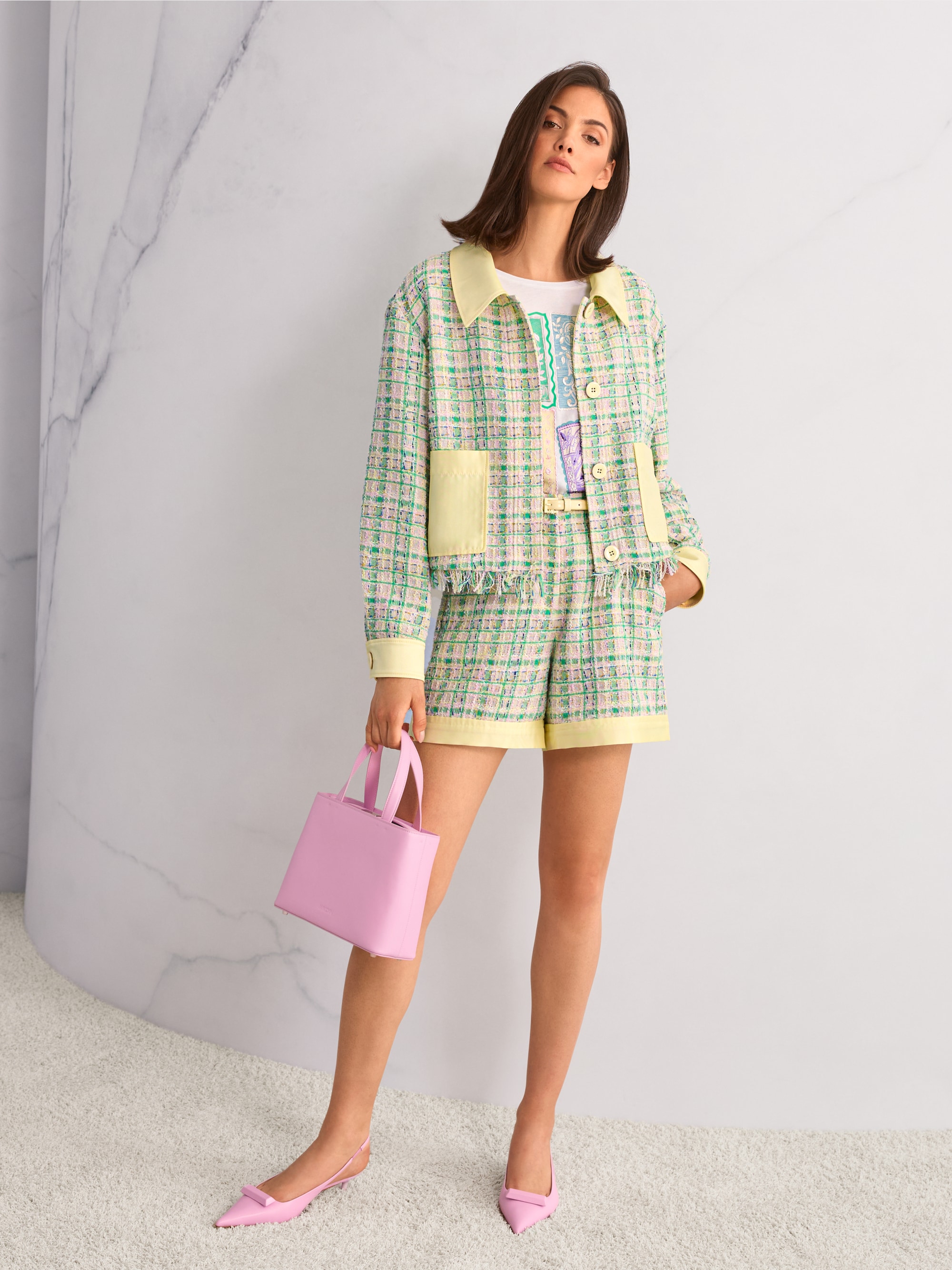 Shorts with contrasting details