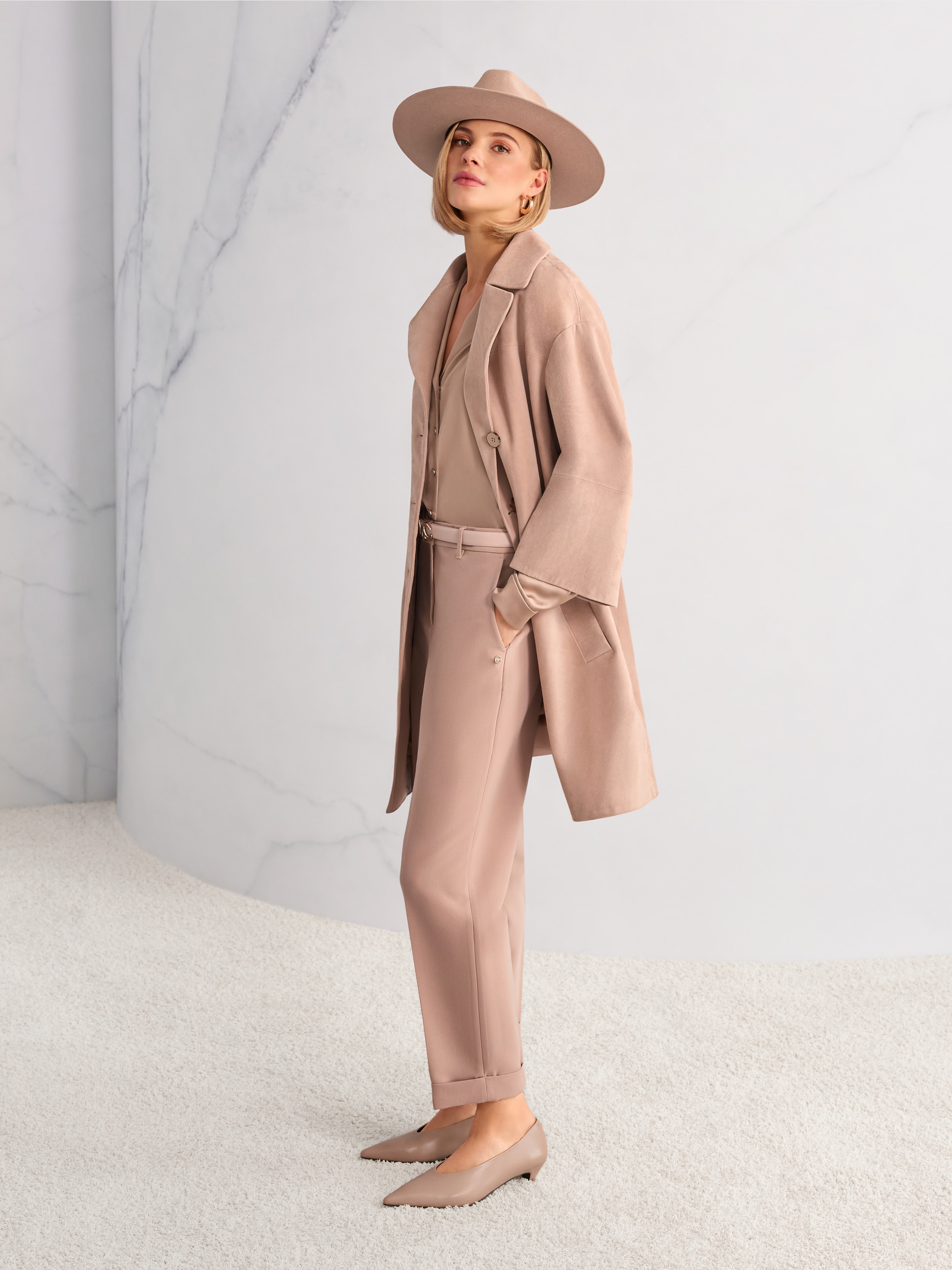 Elegant leather pumps