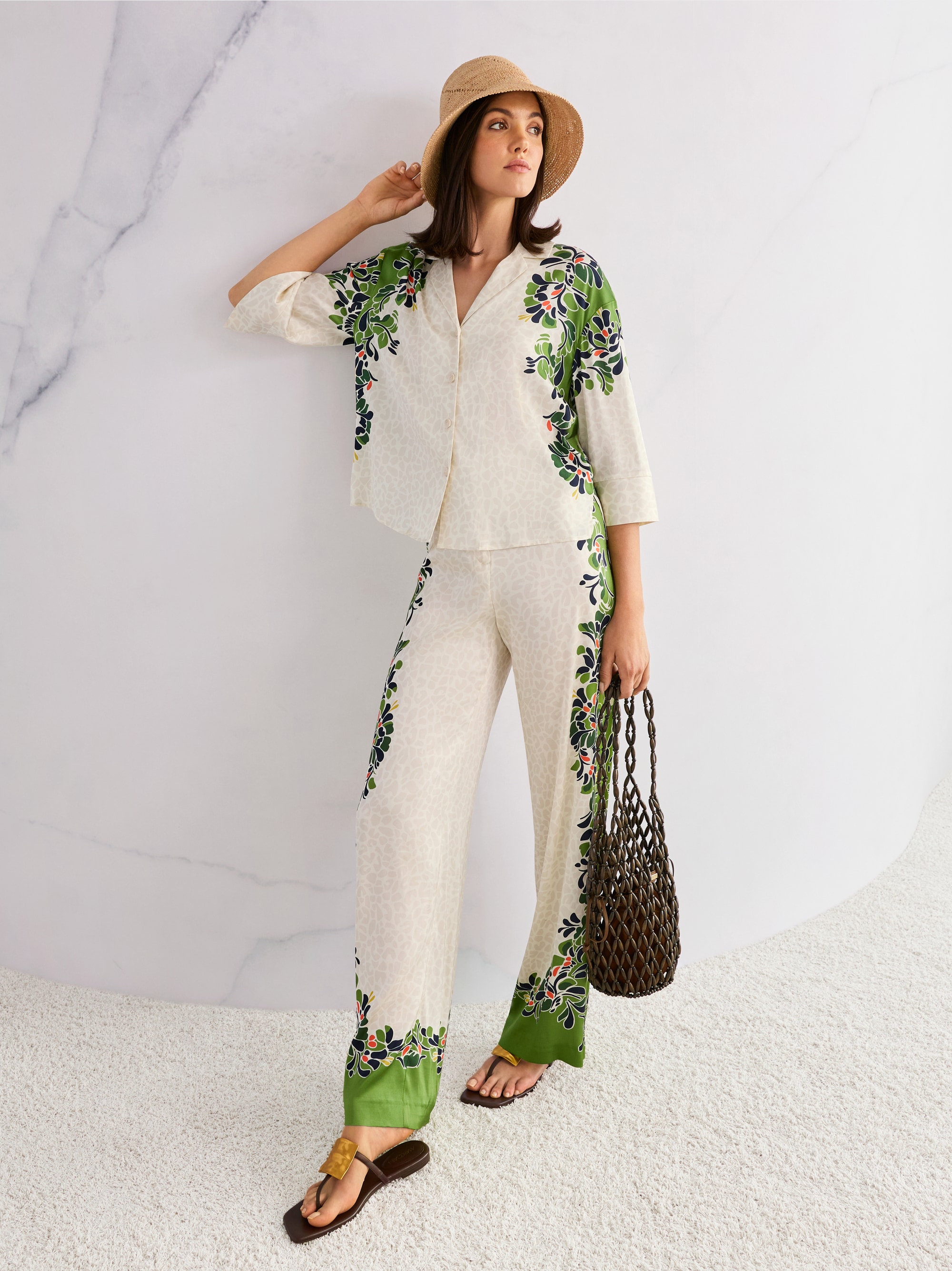 Leather toe thongs with decoration