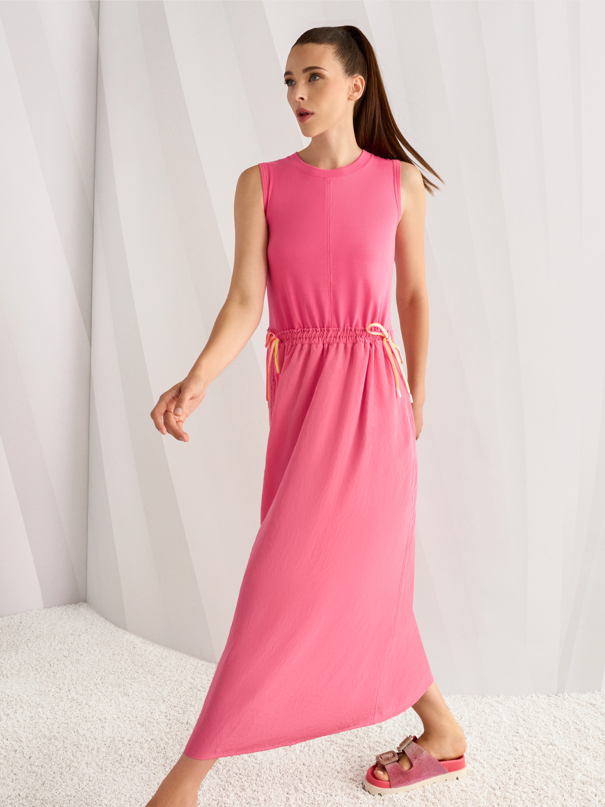 Sleeveless midi dress with drawstring