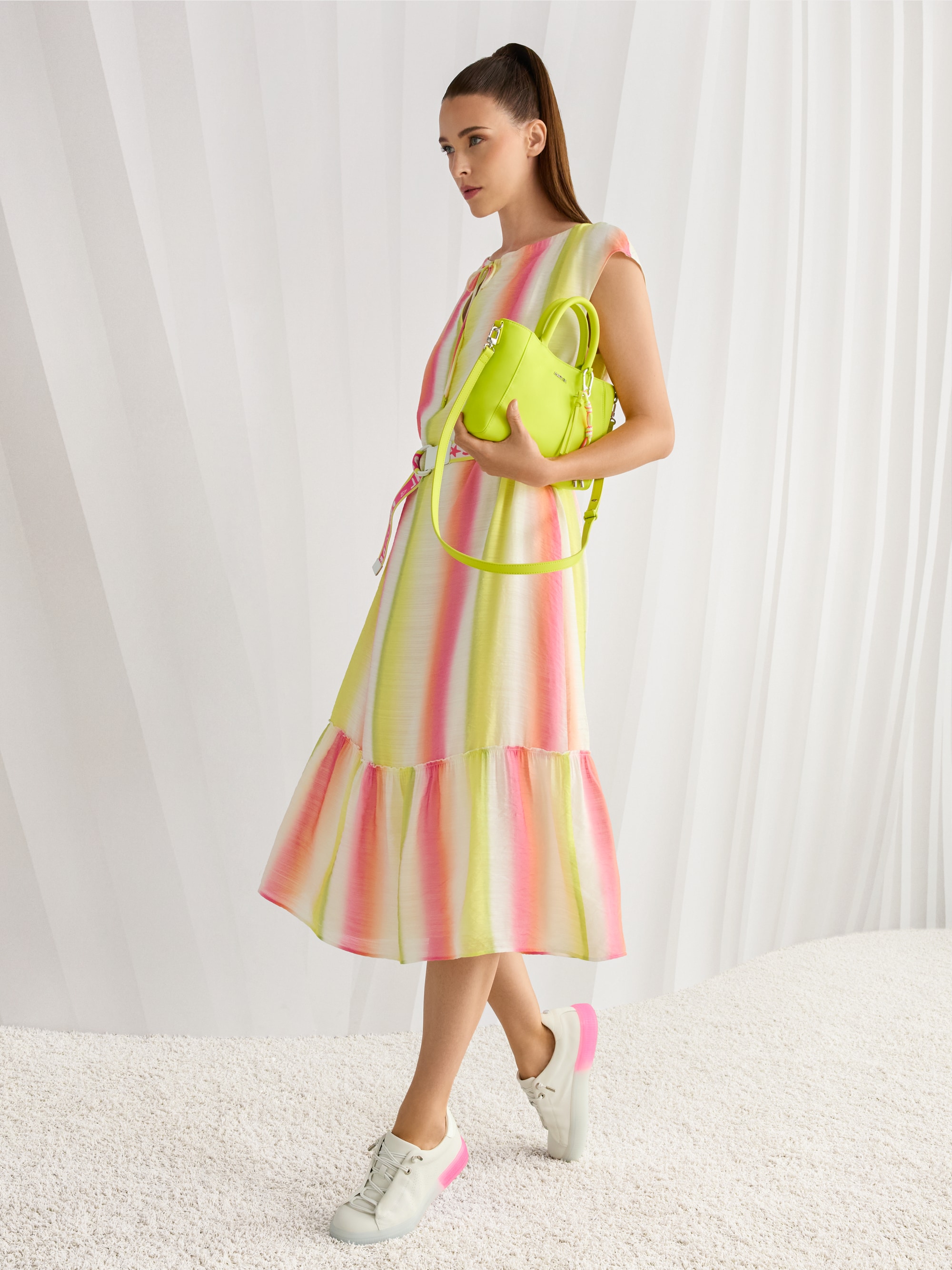 Robe midi rayée à volants