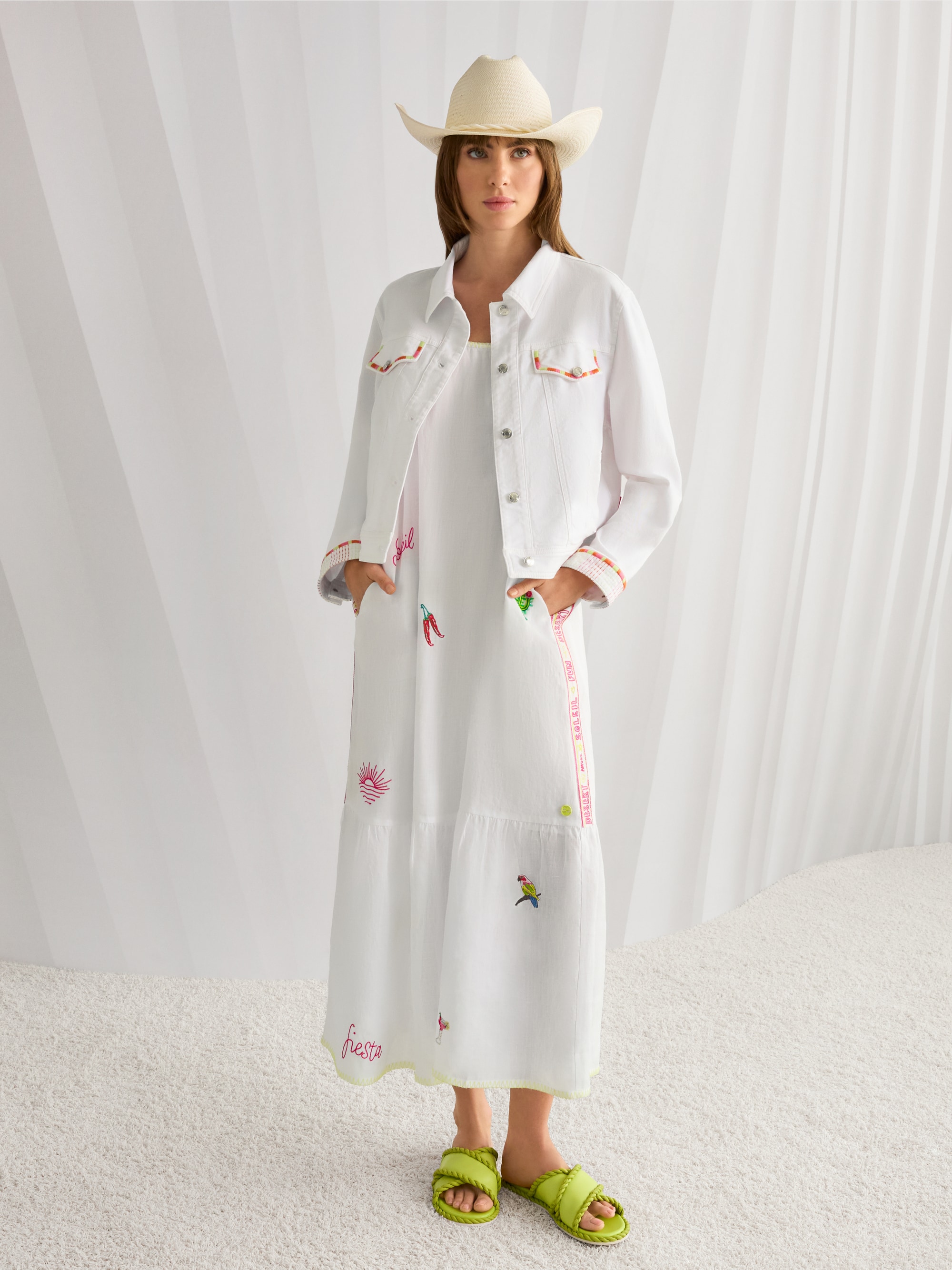 Sleeveless midi dress with embroidery