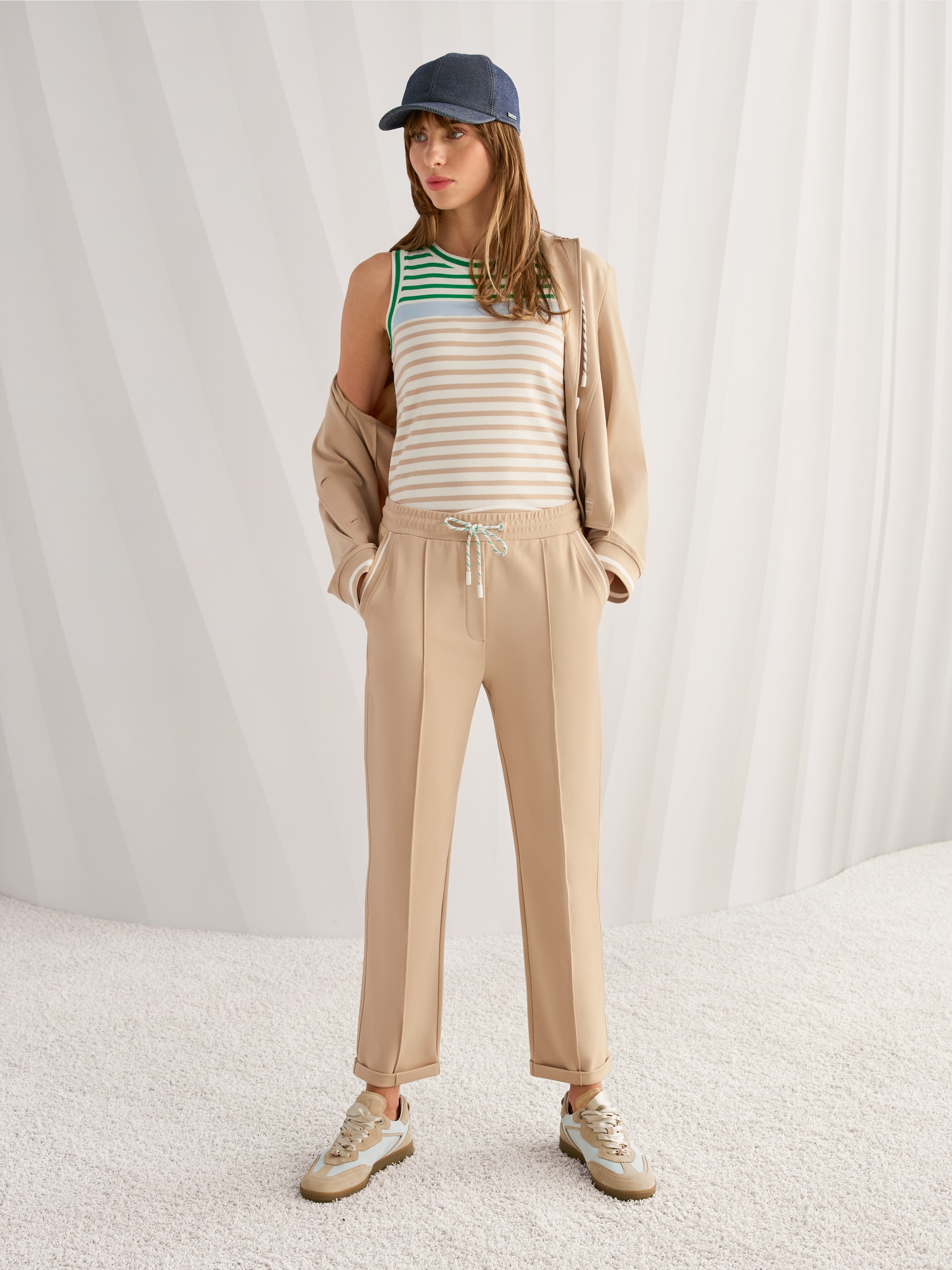 Cap made from stretch viscose