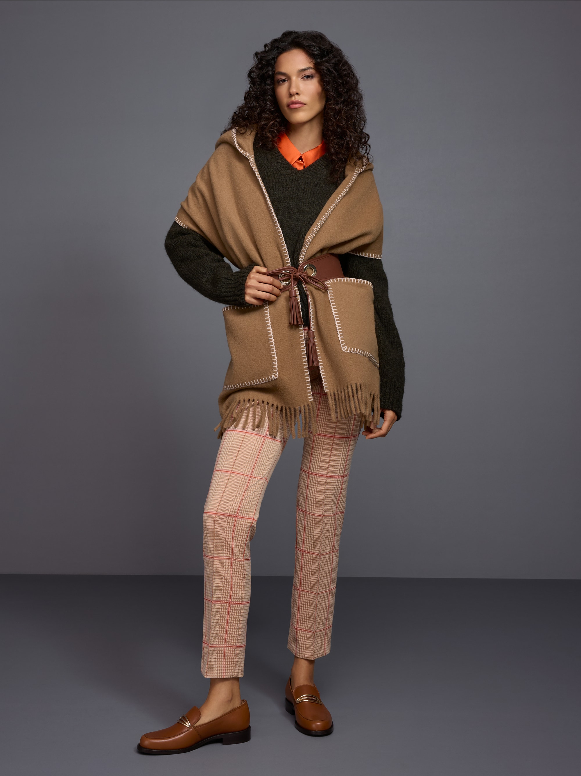 Short wool-blend cape with fringing