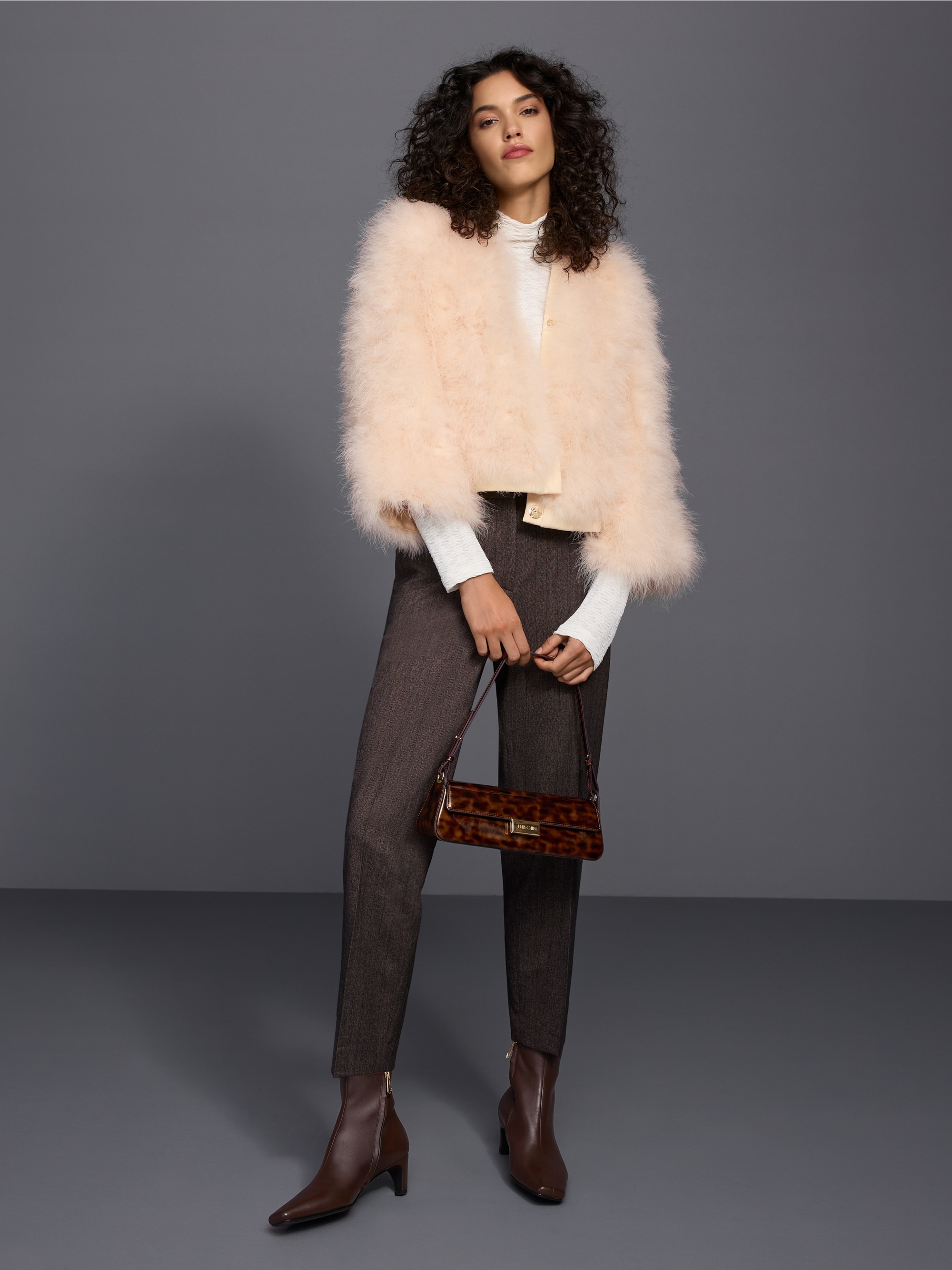 Short jacket with feathers
