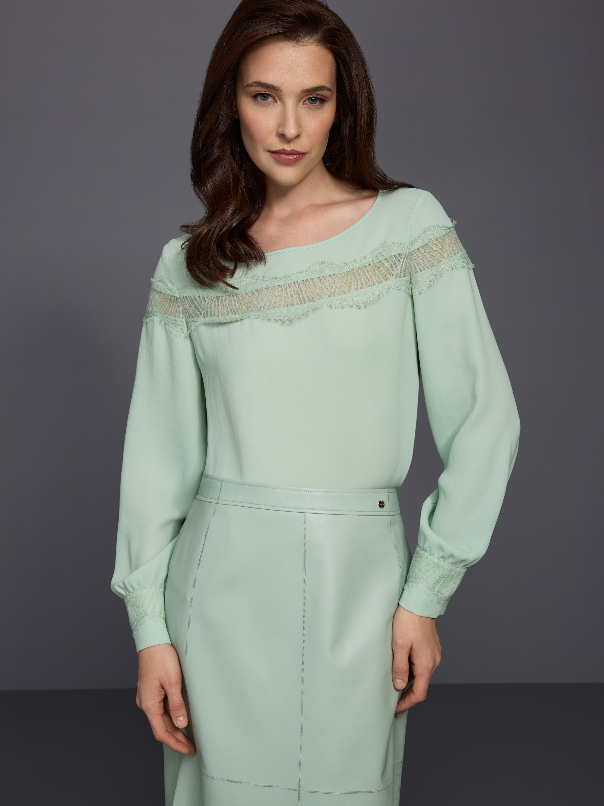 Elegant blouse with lace