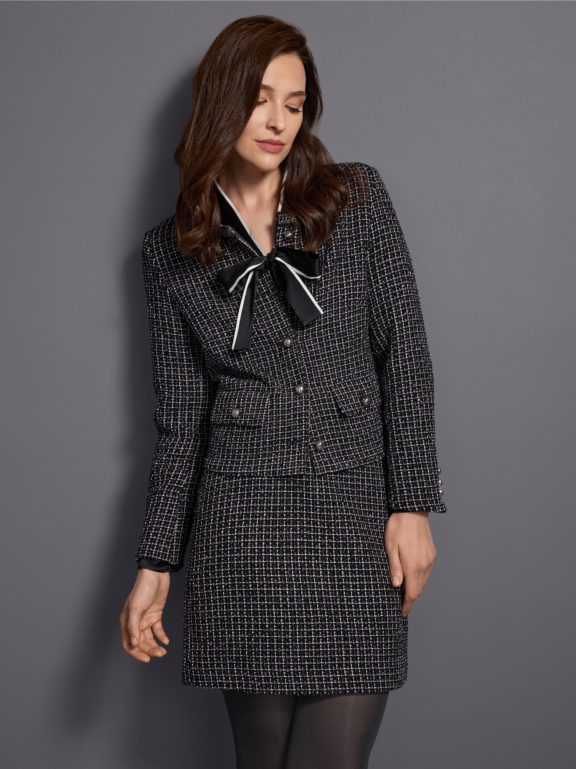 Tweed skirt with chain detail