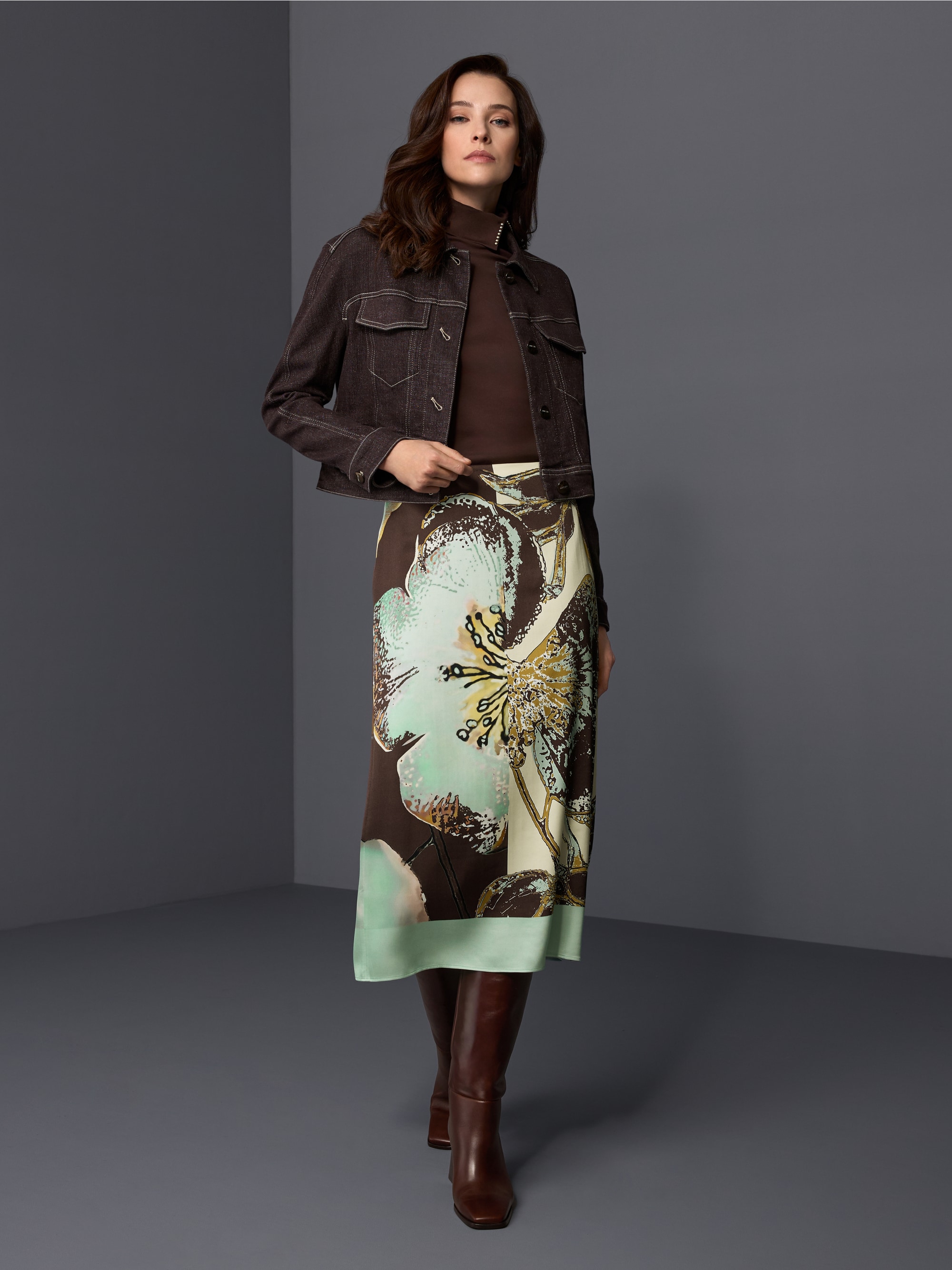 Calf-length printed skirt