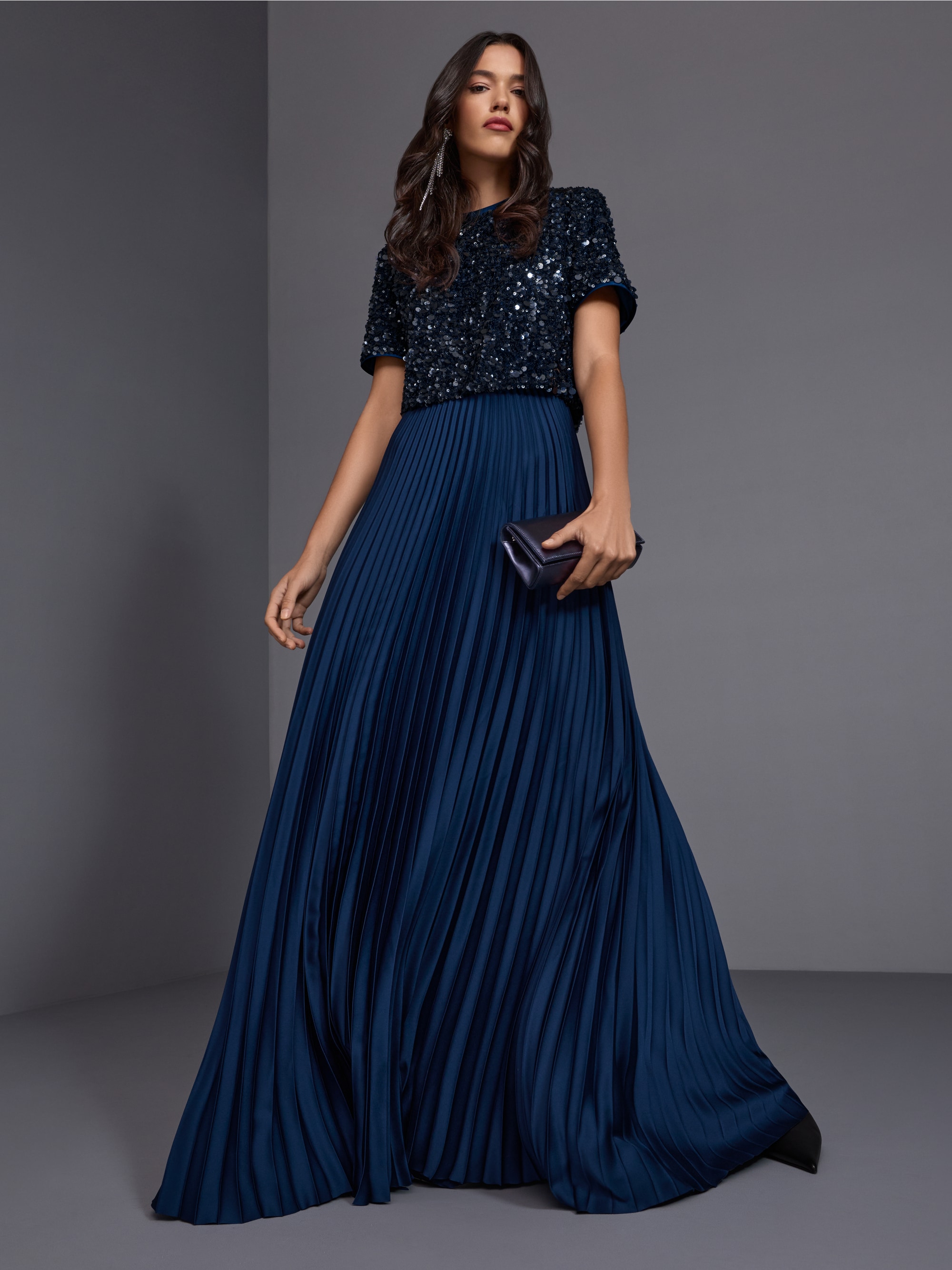 Maxi dress with sequins and pleats