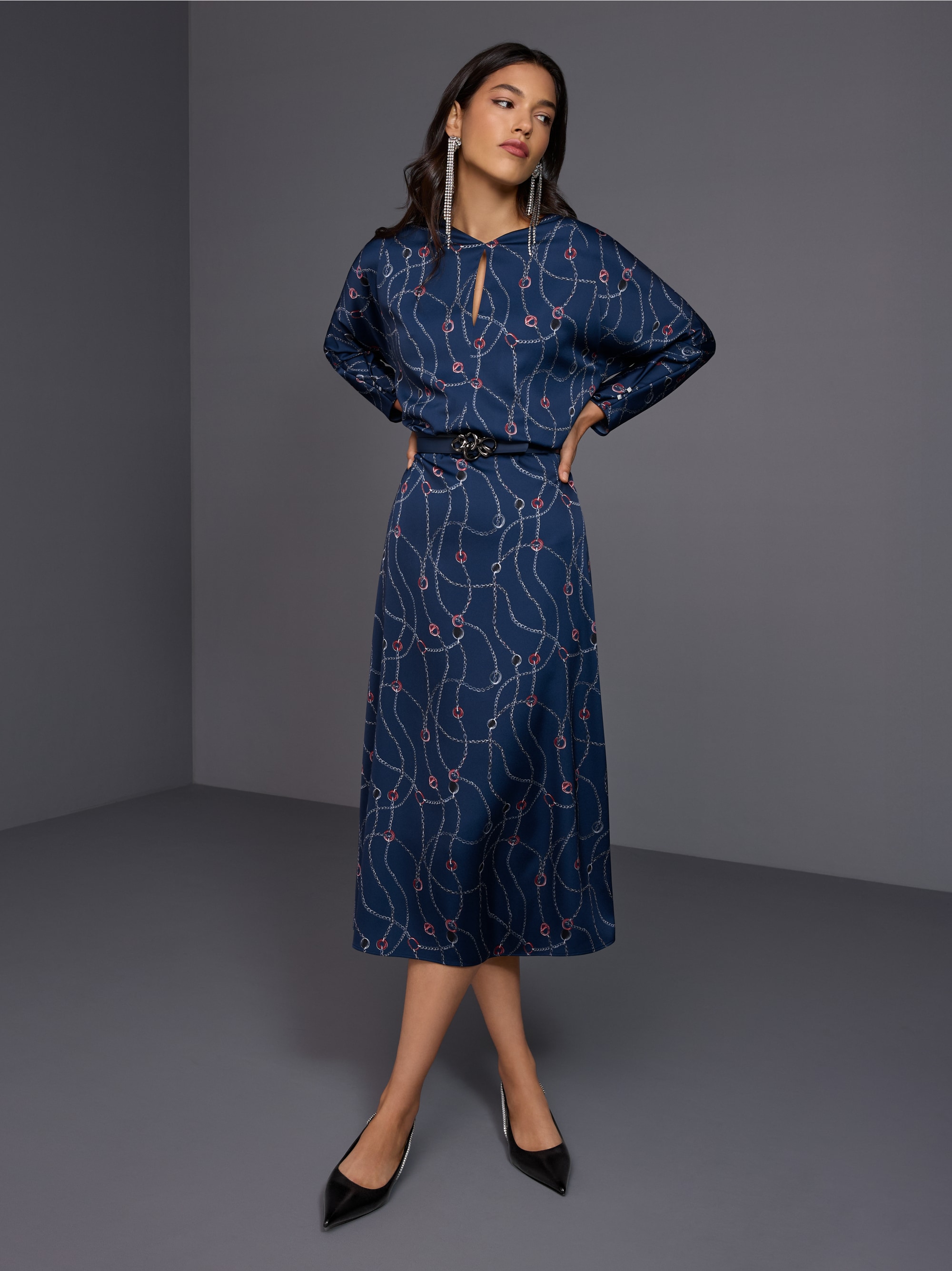Midi dress with chain print