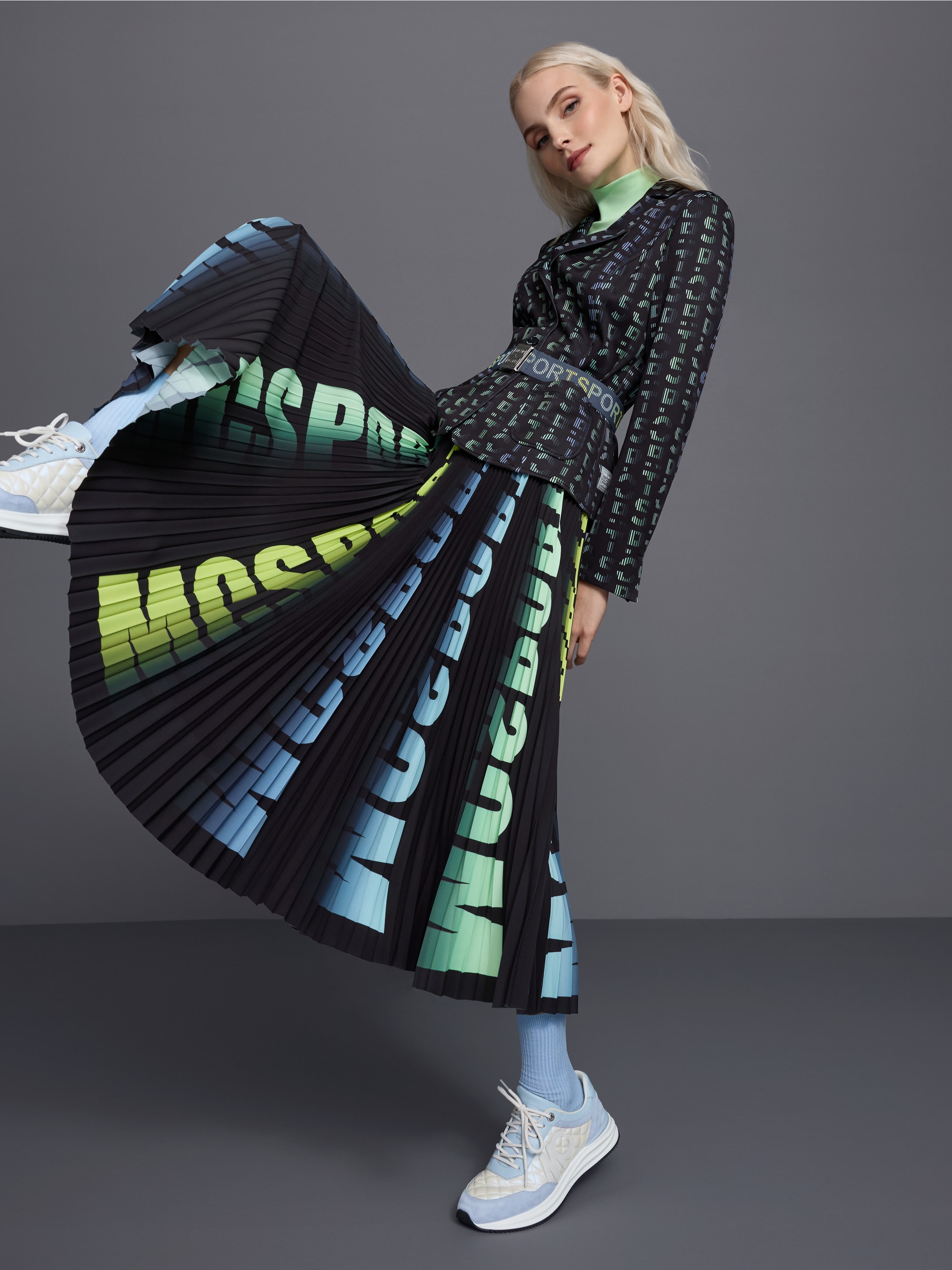 Pleated skirt with print