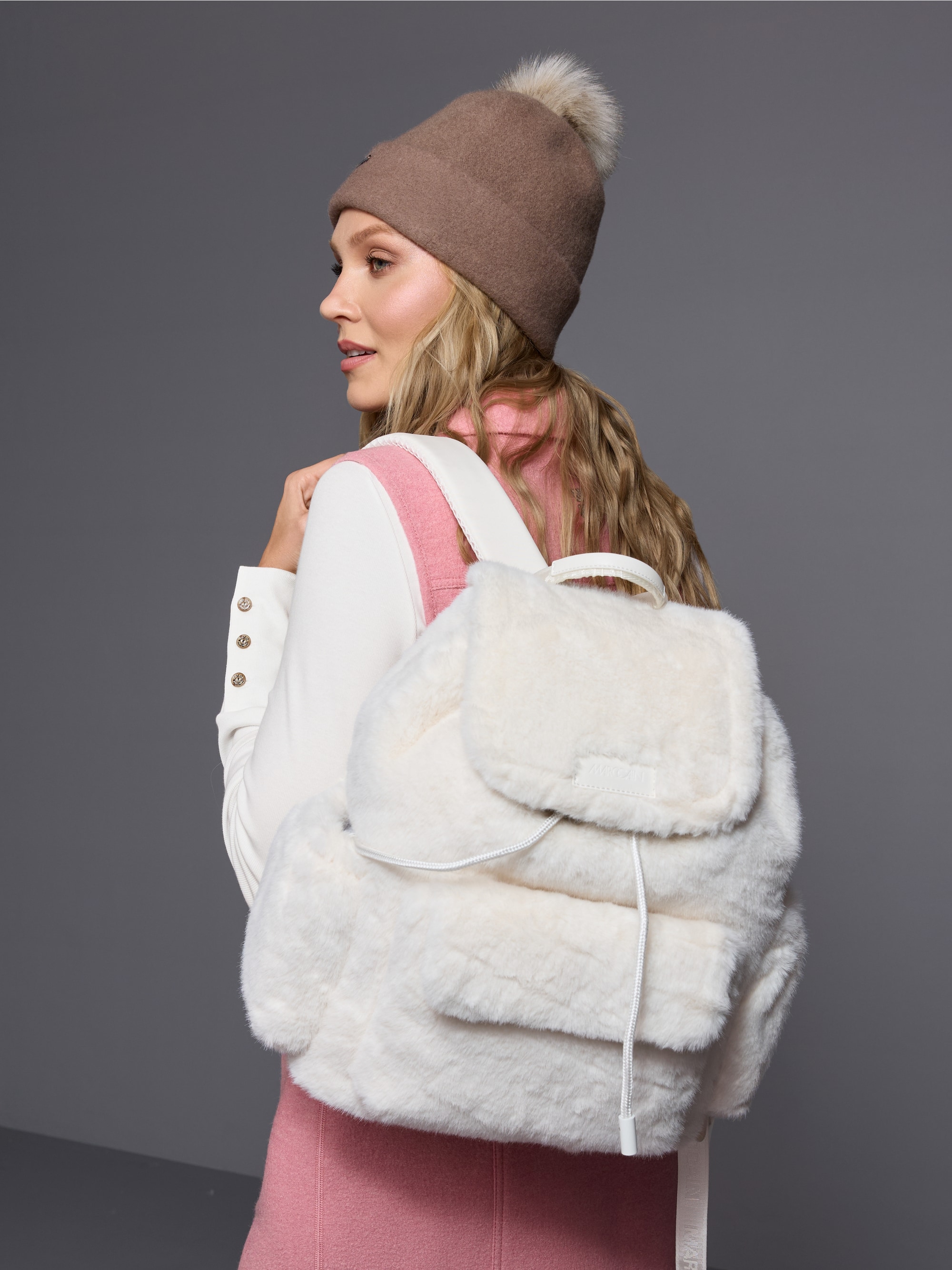 Felt hat with faux fur pom-pom