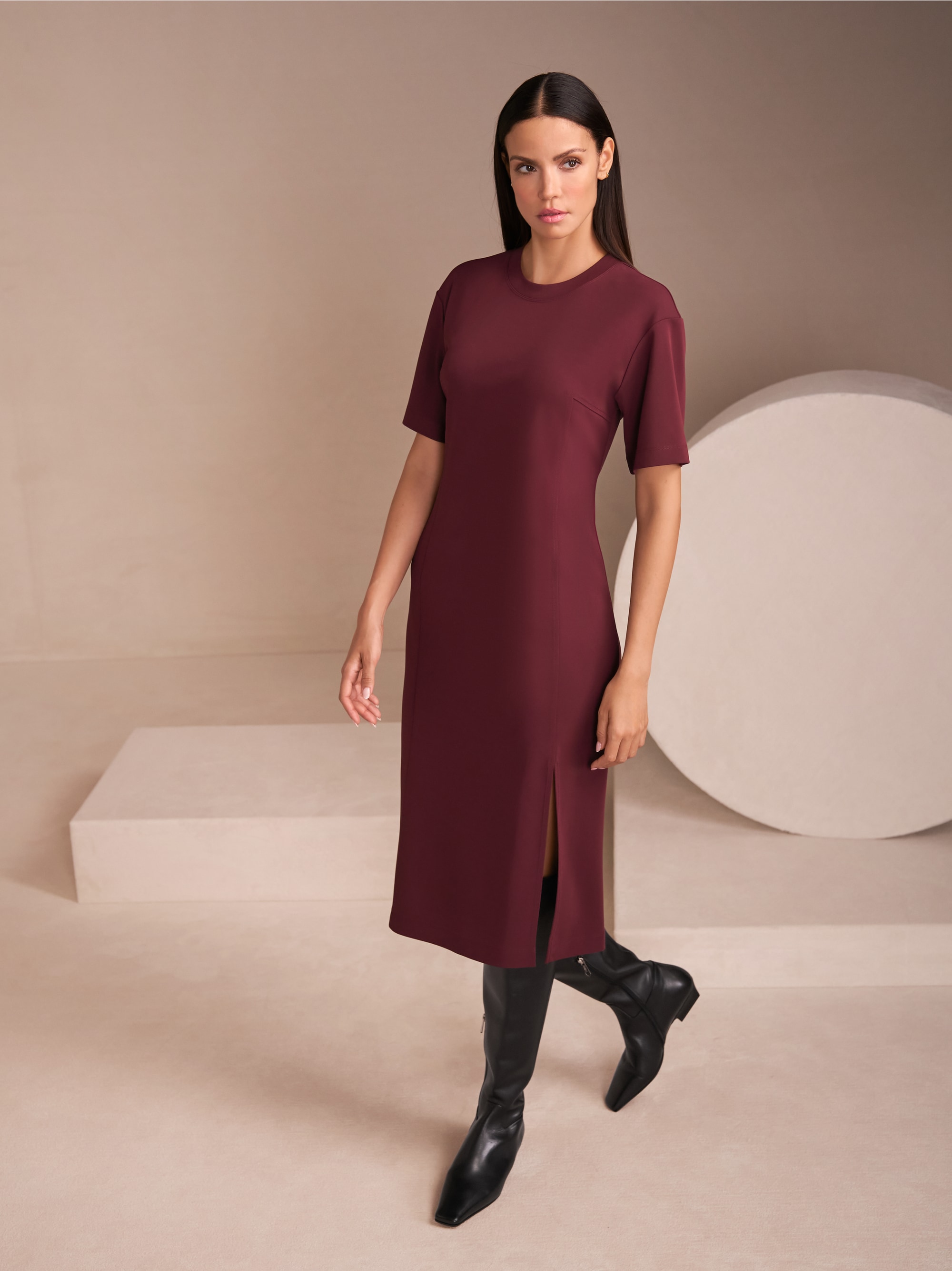 Robe midi sportive et chic avec fente