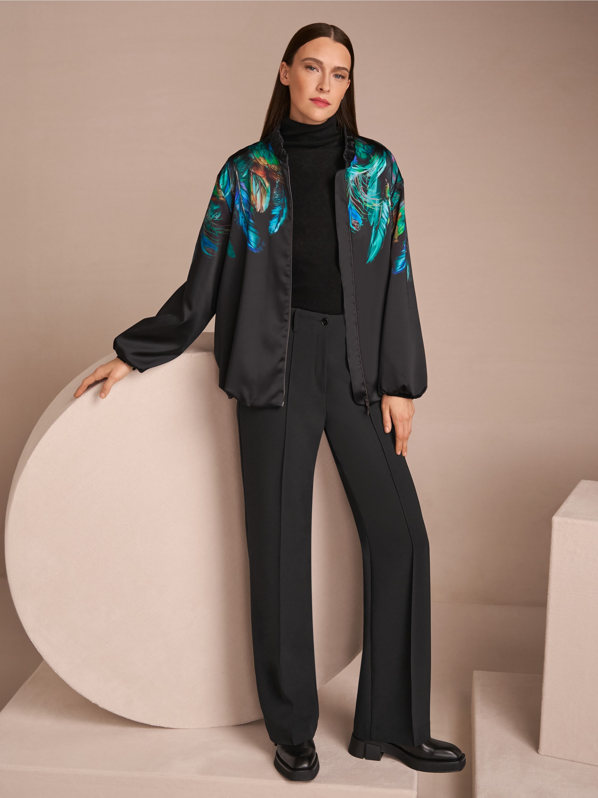Blouson with feather print