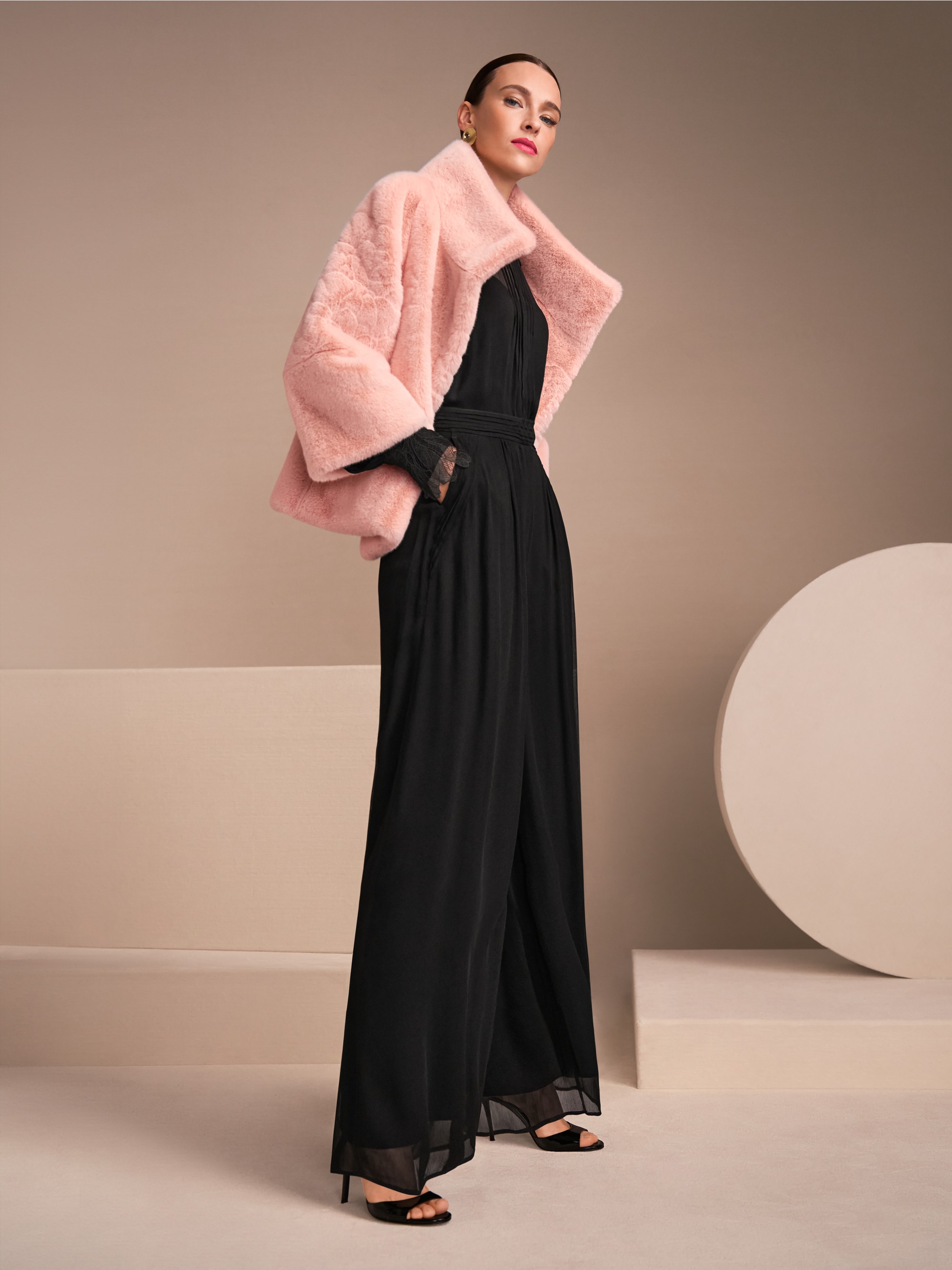Elegante jas met imitatiebont