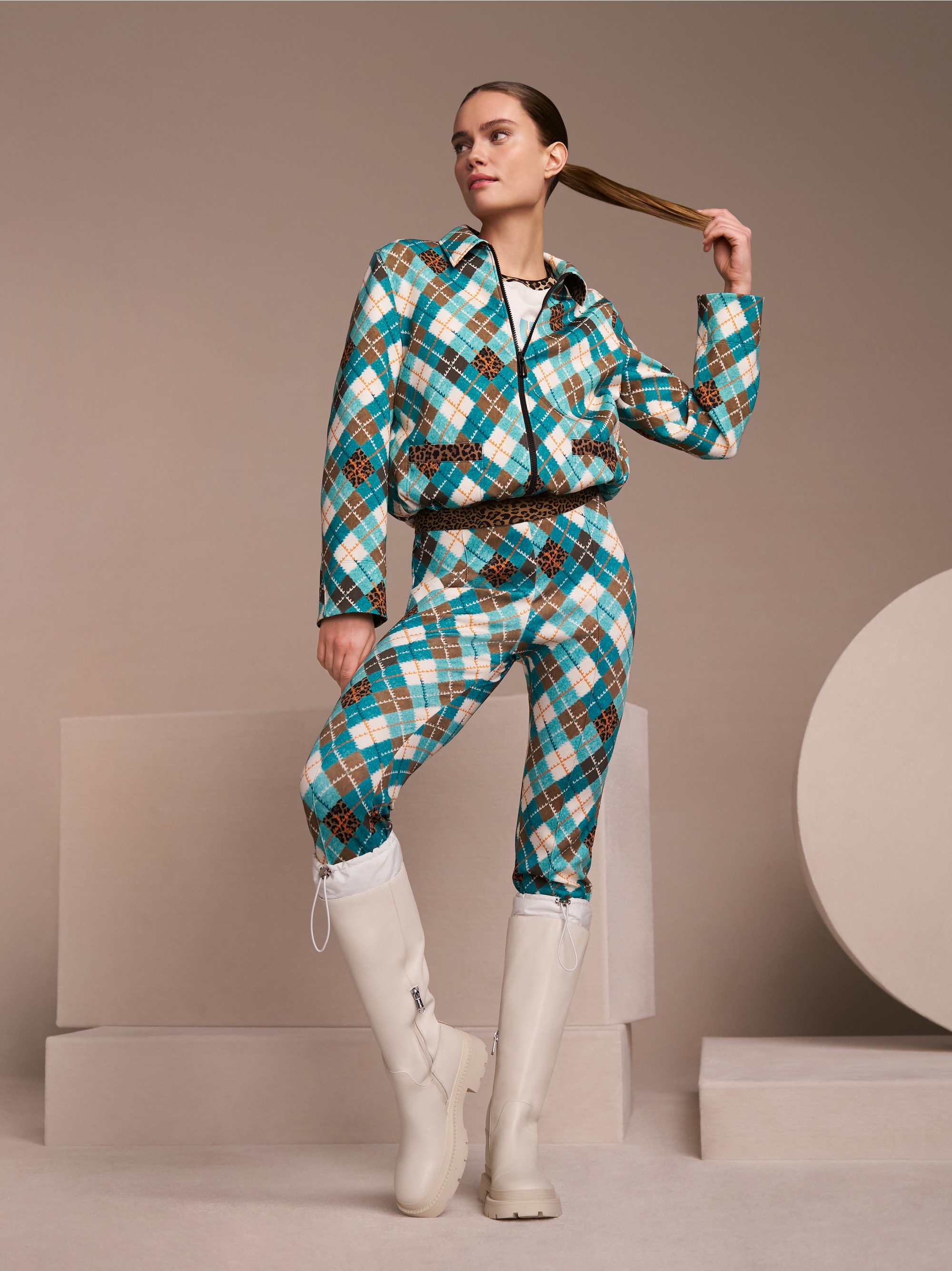 Veste en scuba avec motif argyle et détails léopard