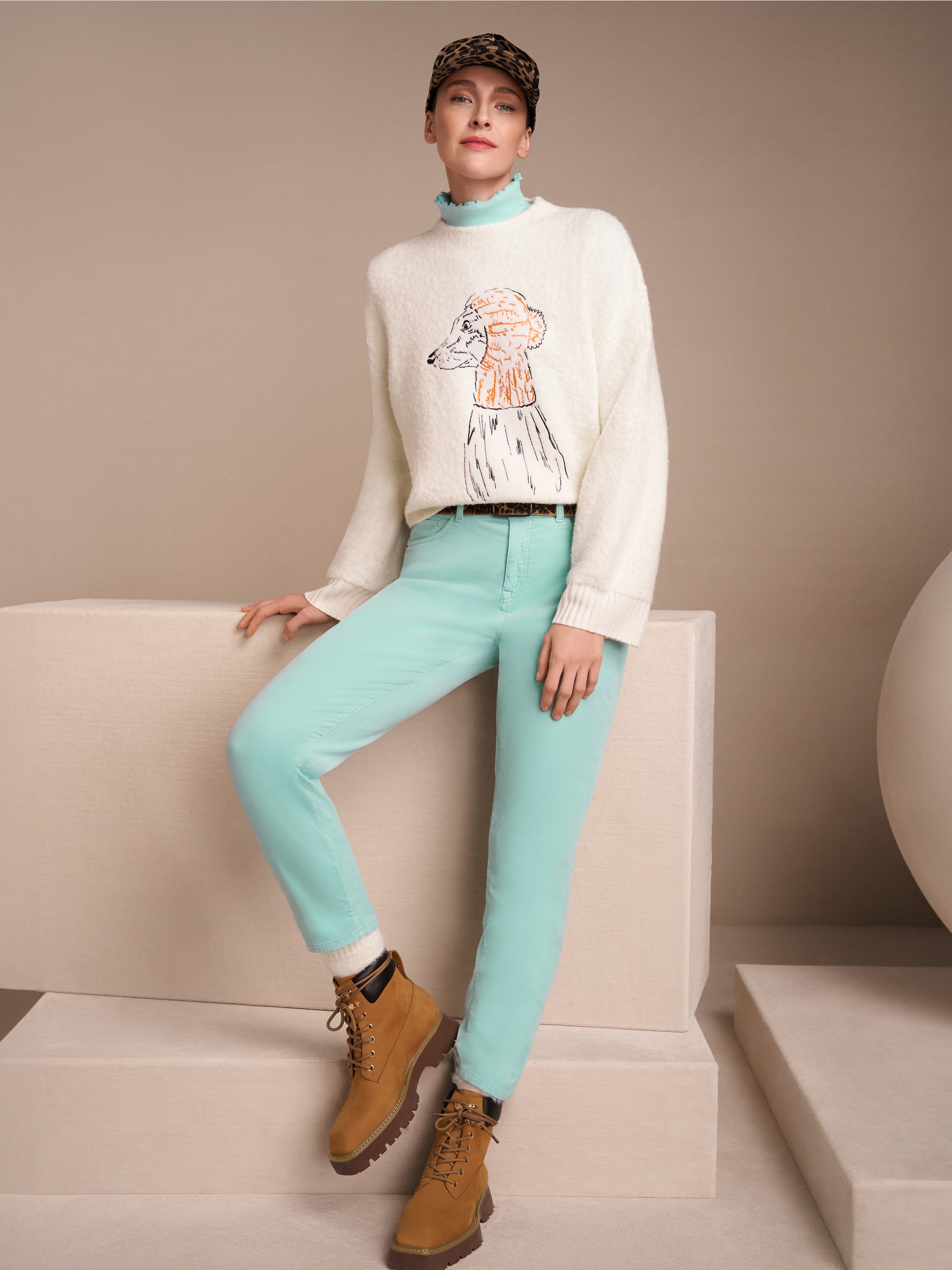 Warm knitted jumper with dog motif