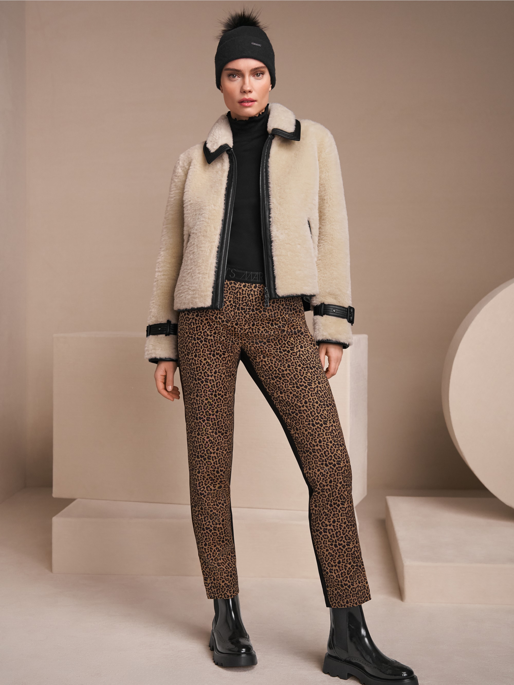 Tight SIENA leopard print trousers
