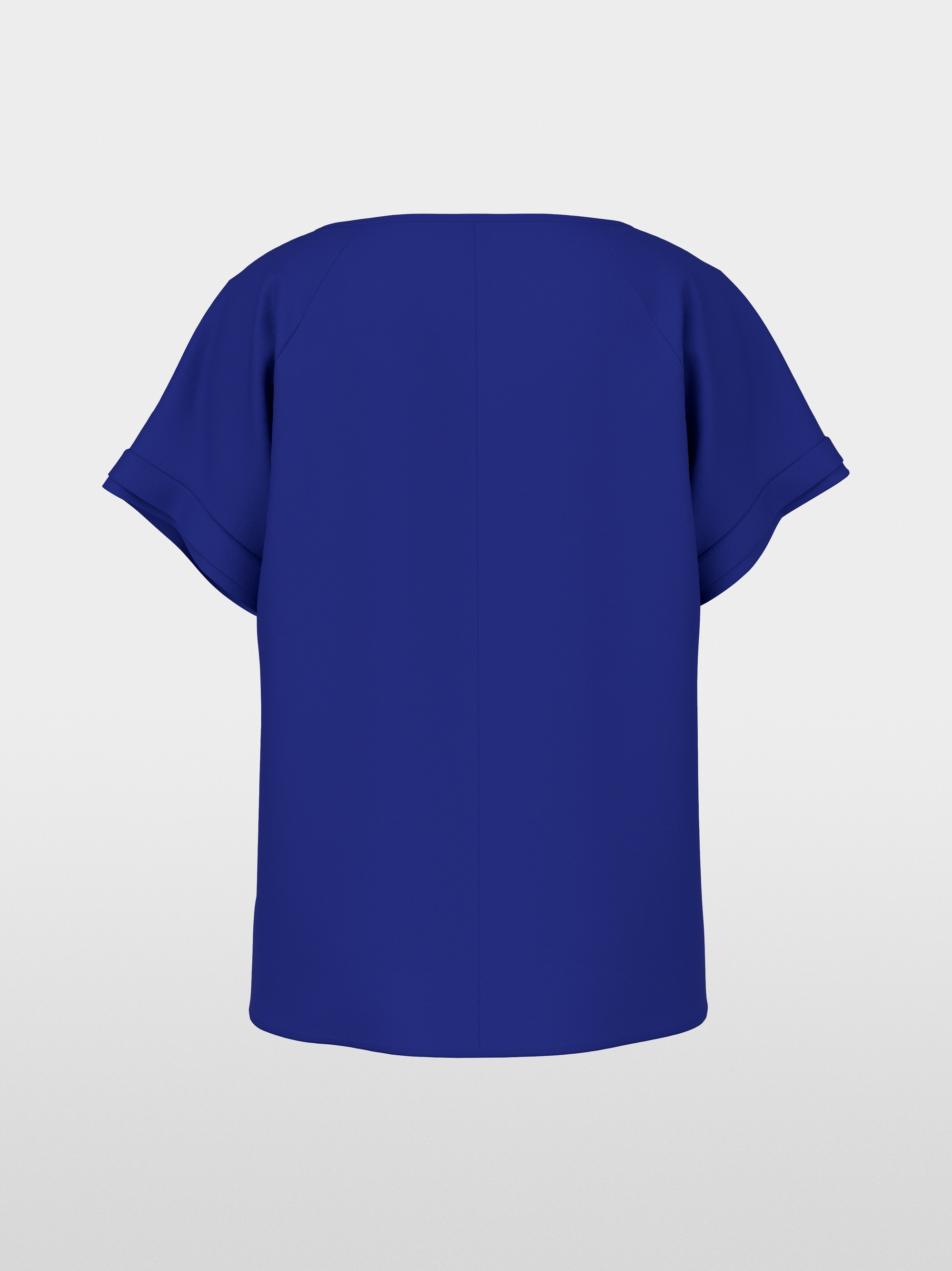 Loose-fitting flowing material blouse