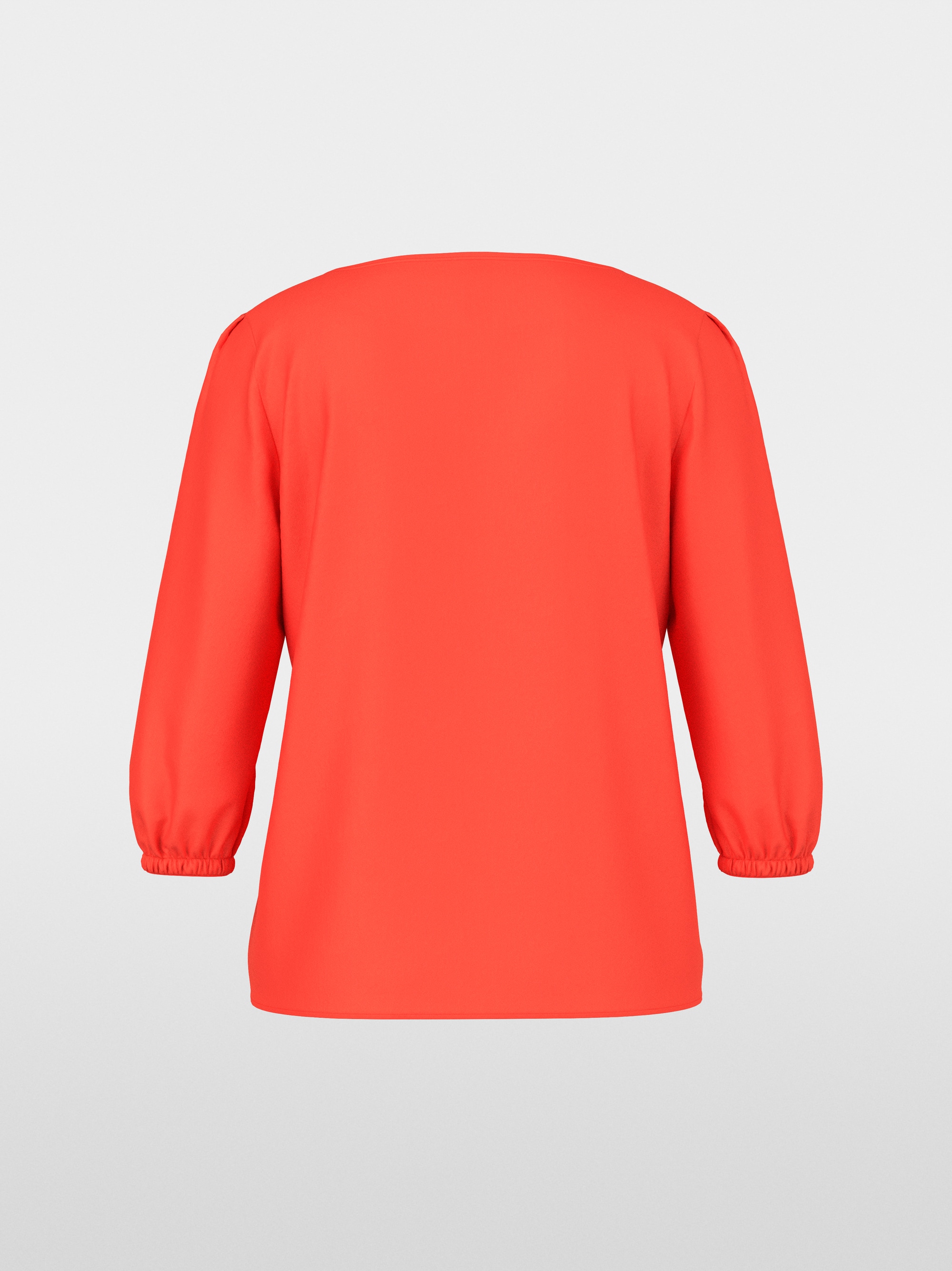 Feminine blouse in pure silk