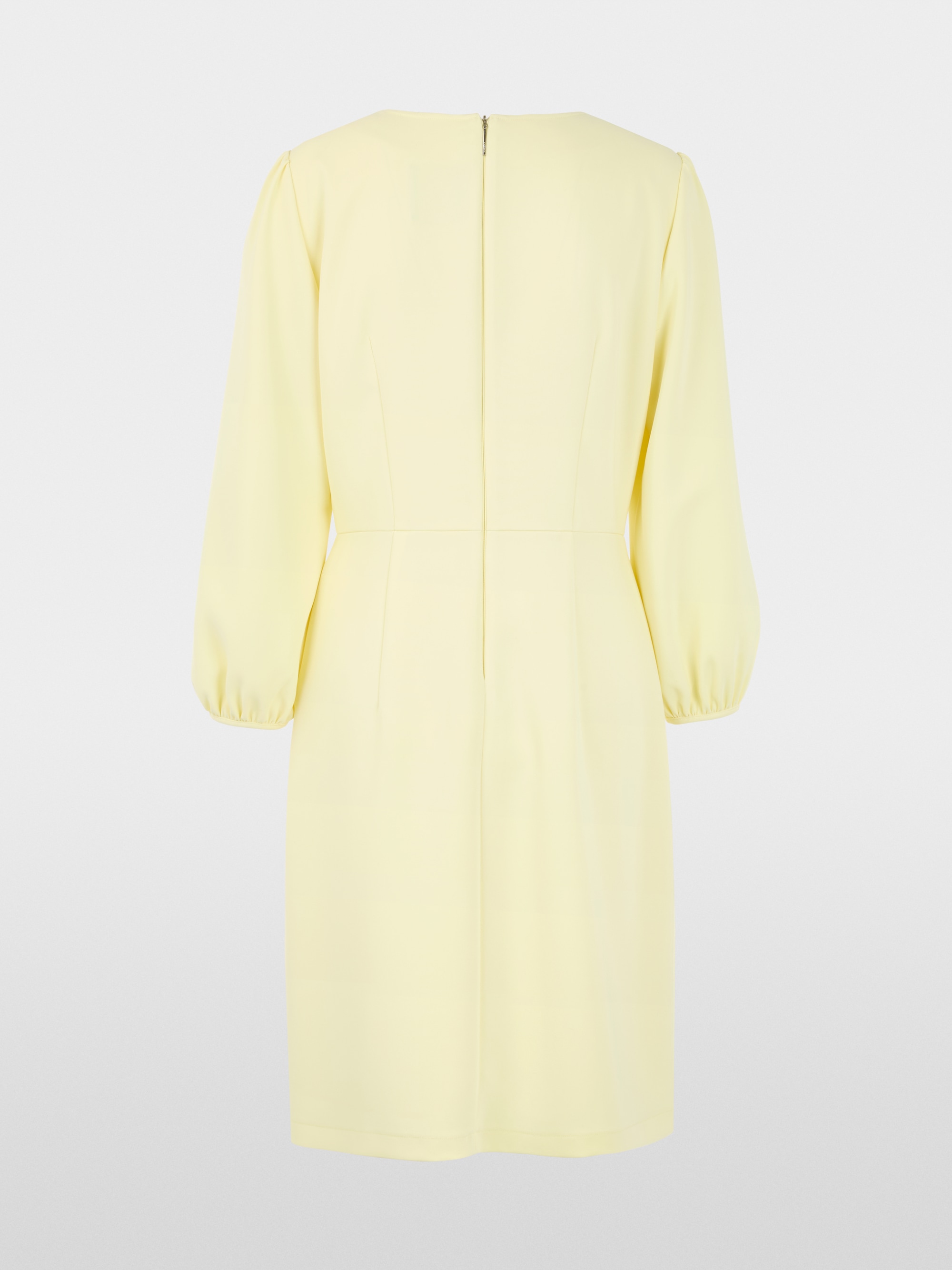 Fitted dress with round neck