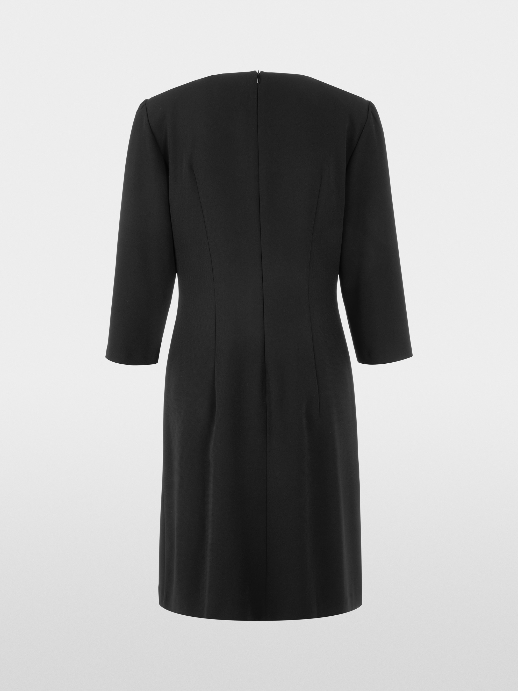 Robe avec pierres décoratives