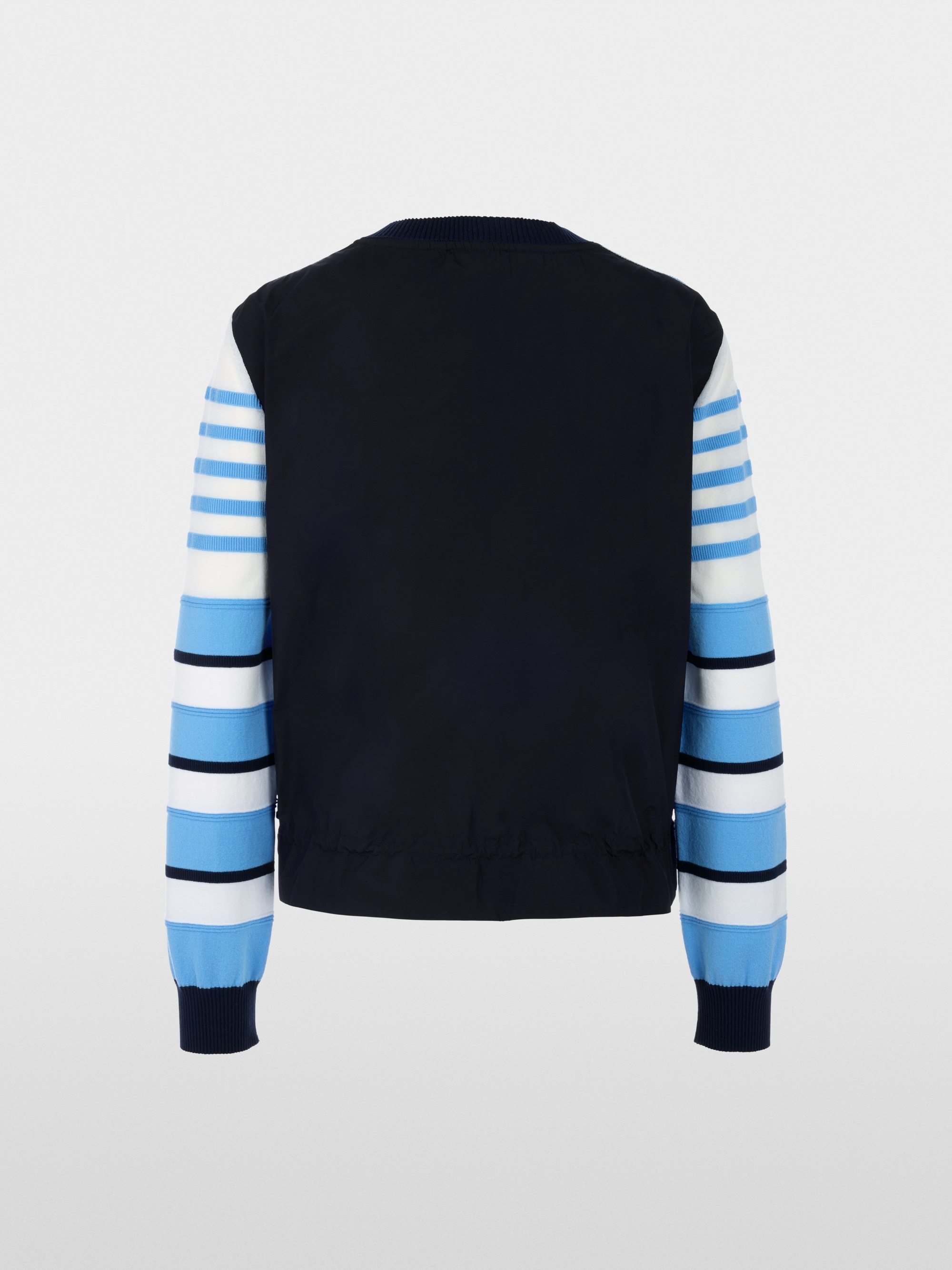 Cardigan tricoté en Allemagne