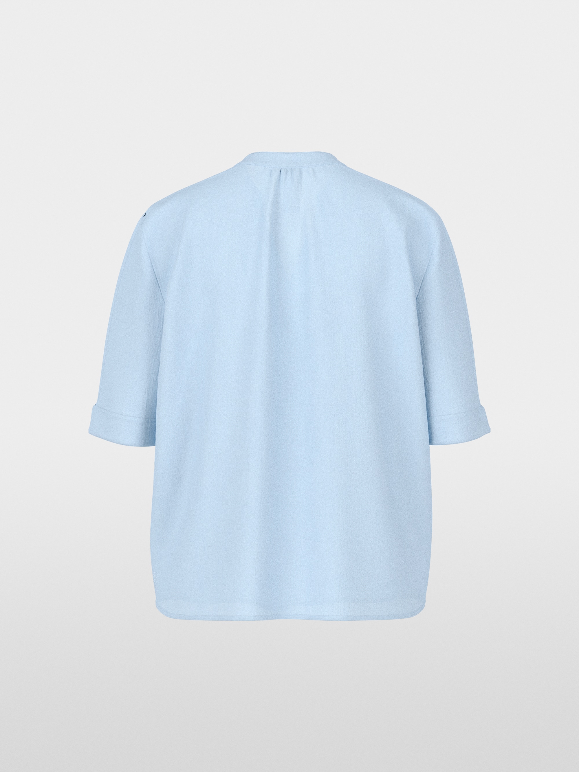 Short-sleeved blouse