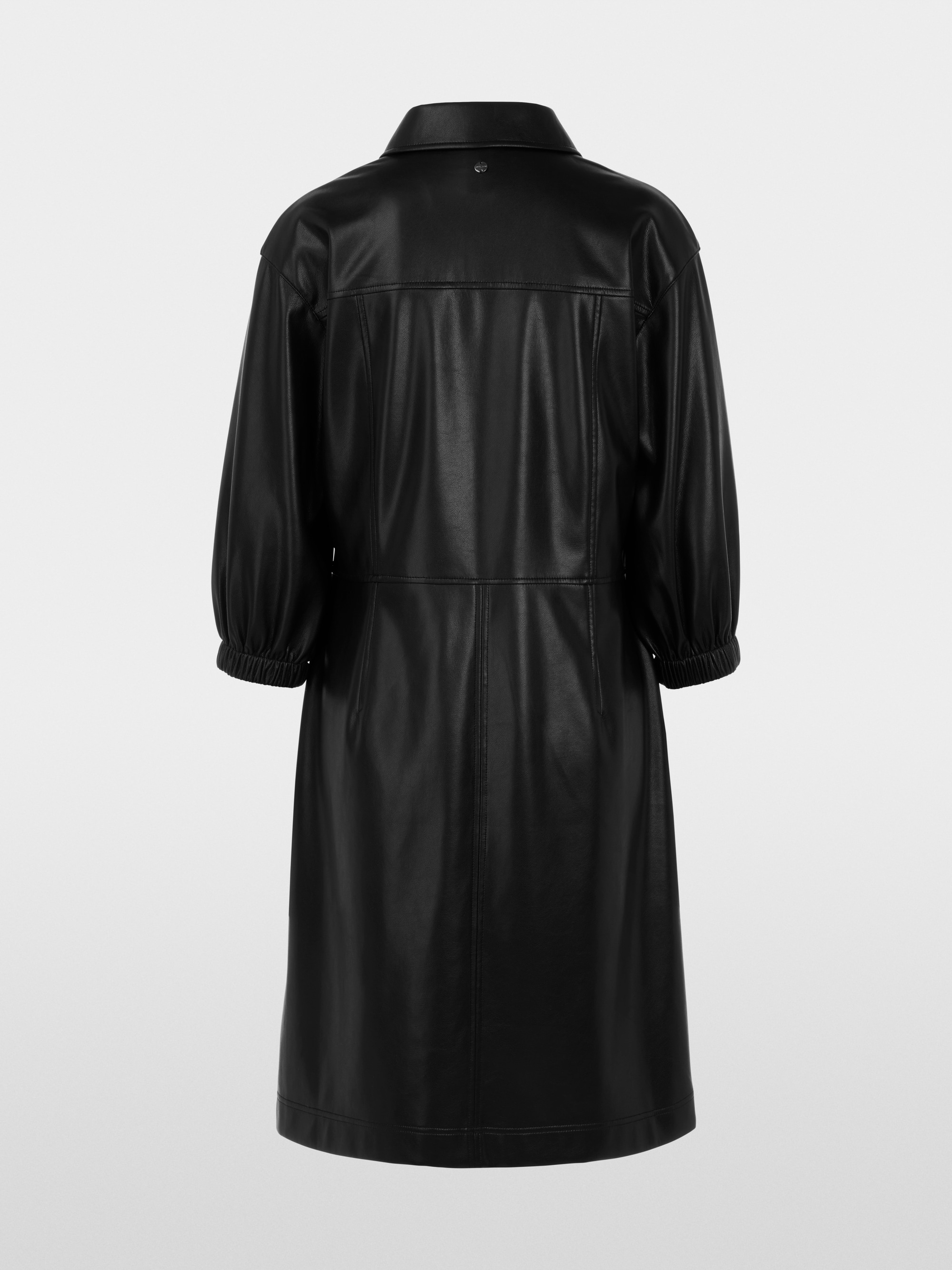 Robe mi-longue à l'aspect cuir raffiné