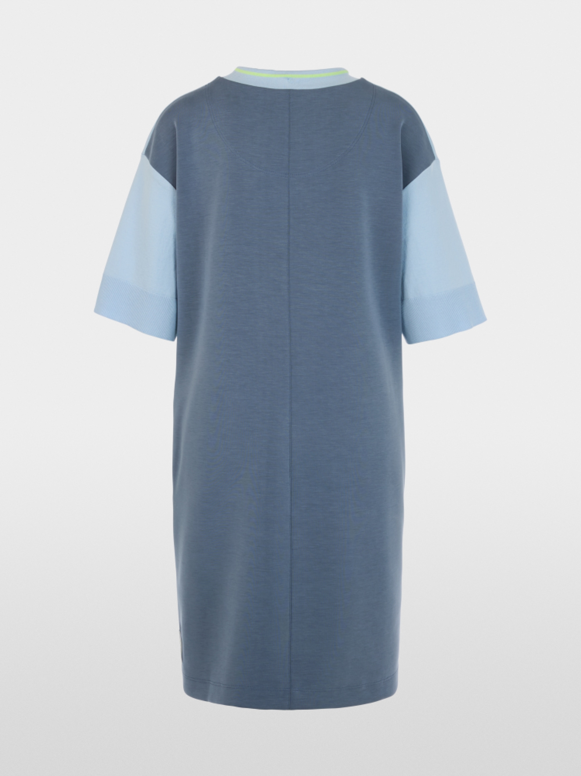 Robe en maille tricotée en Allemagne