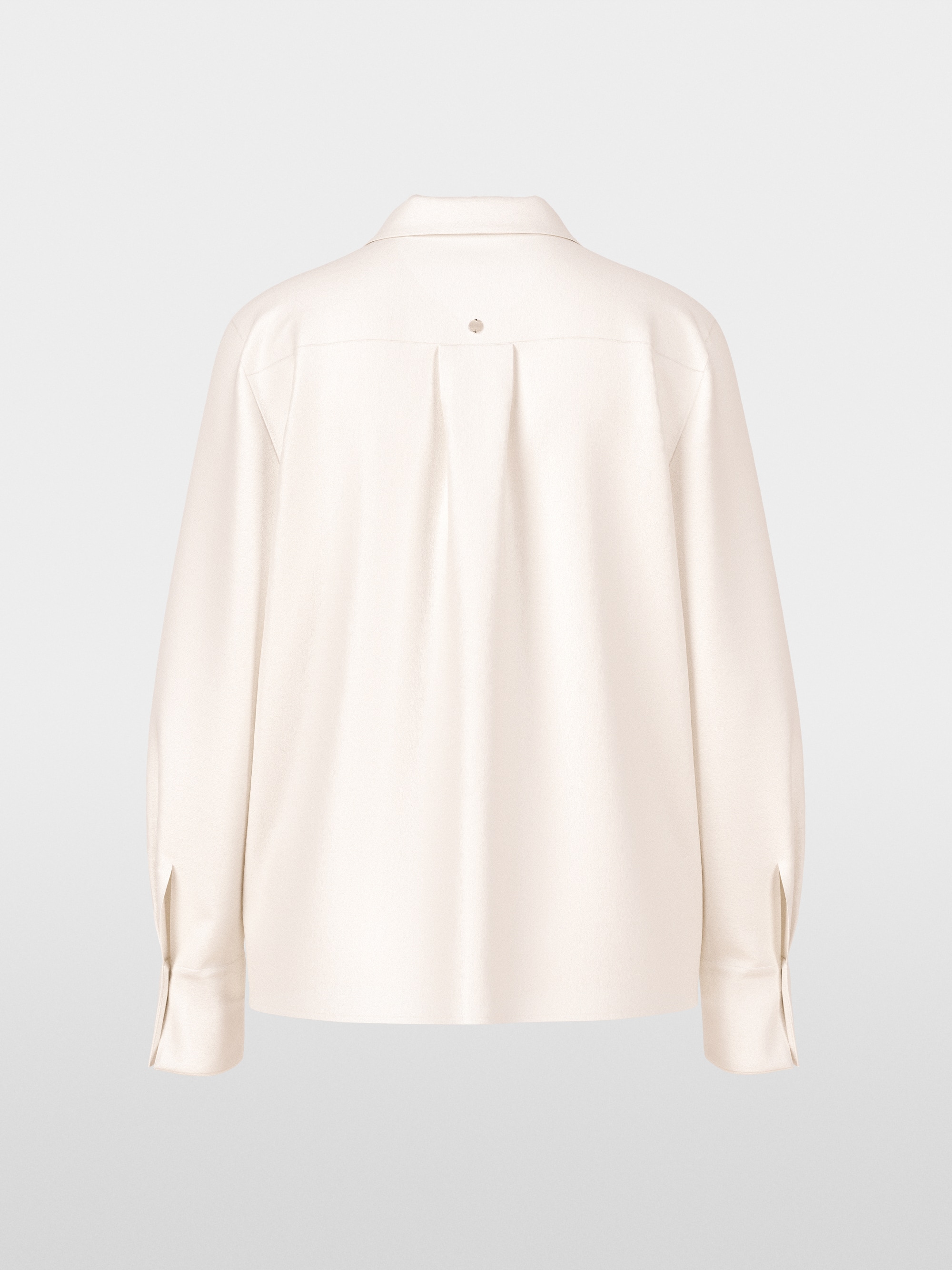 Glänzende Seidenbluse