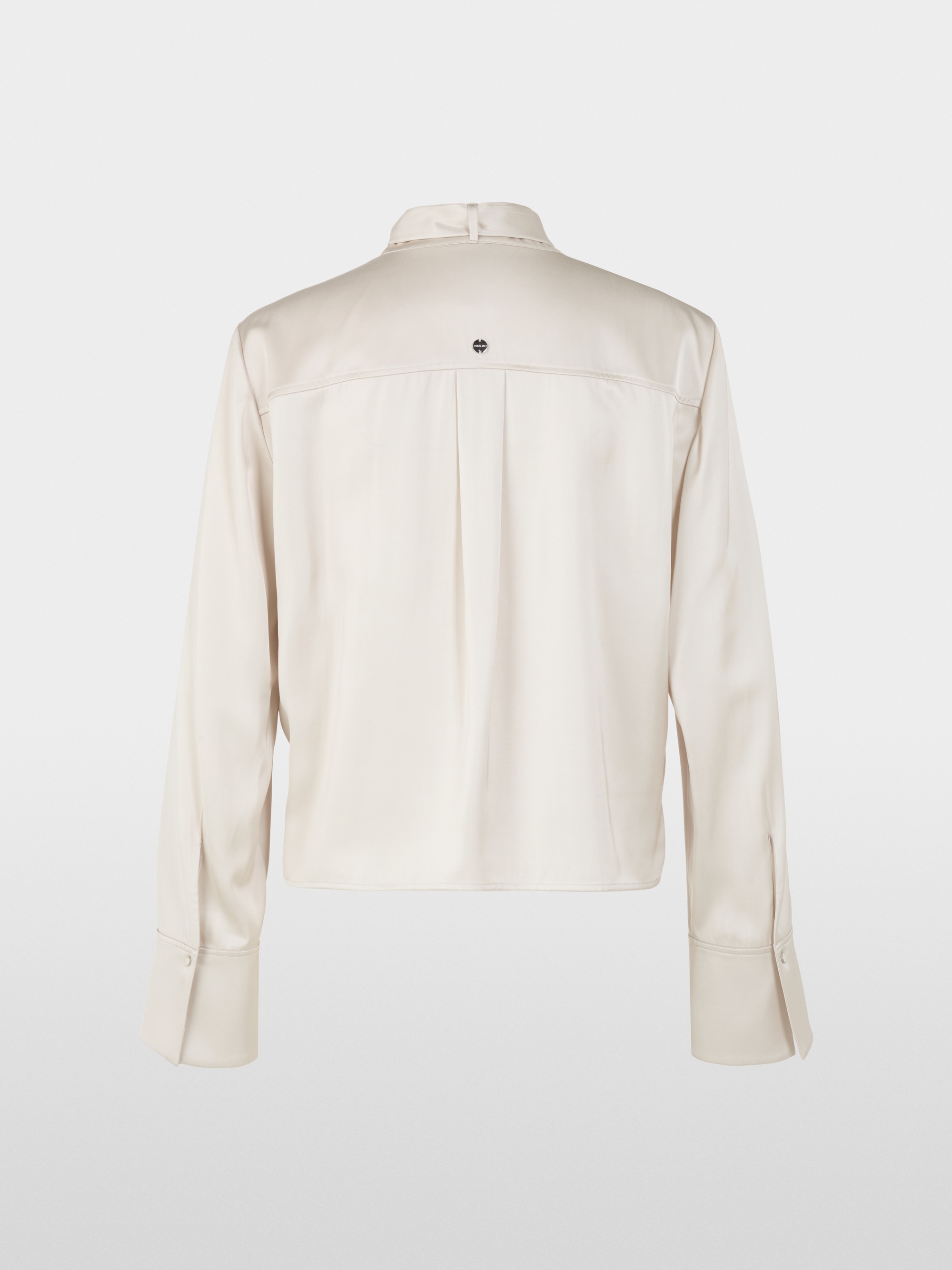 Feminine blouse with bow