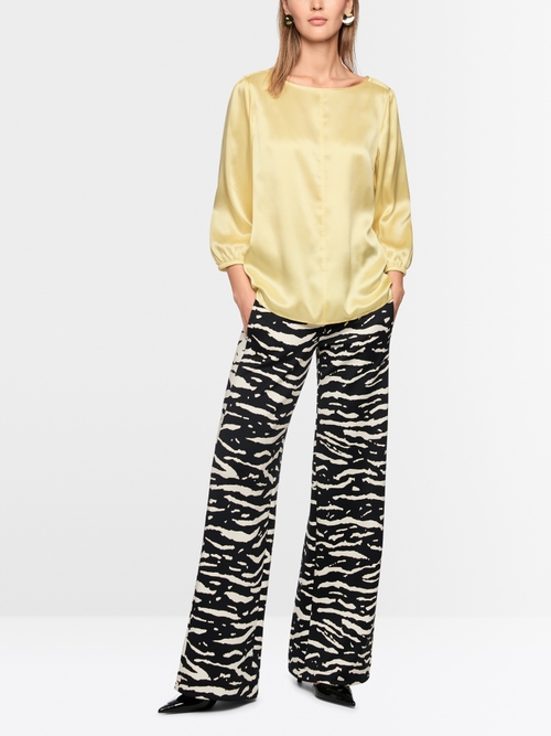 Vrouwelijke blouse van zuivere zijde