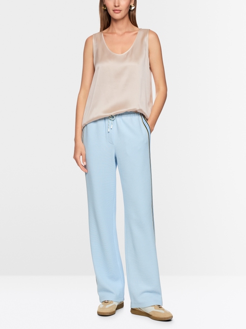 Seidentop mit Rundhalsausschnitt