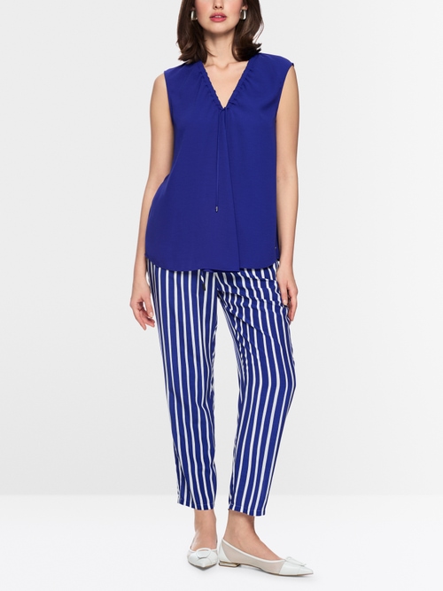 Vibrant top with pleating