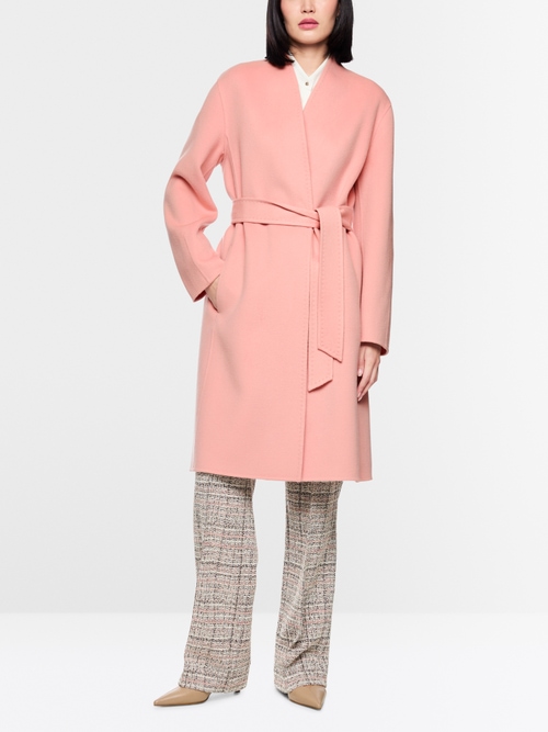 Elegant coat made of pure wool