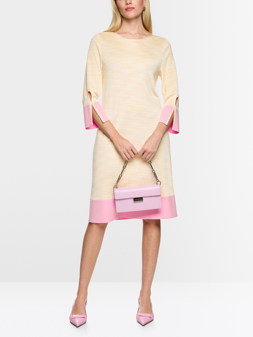 Robe en maille fine tricotée en Allemagne