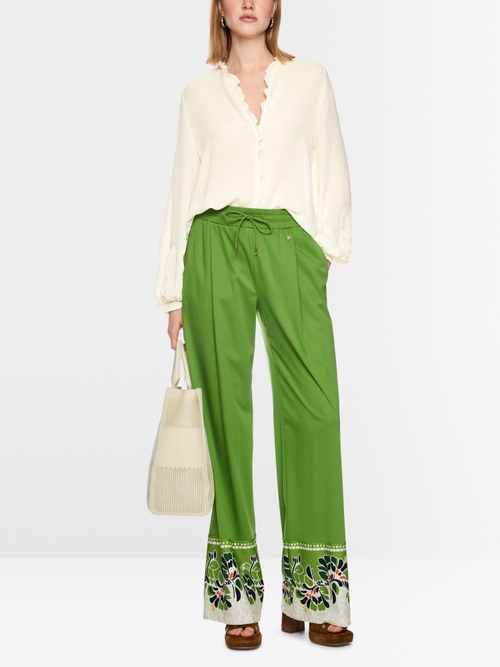 Feminine blouse with ruffle