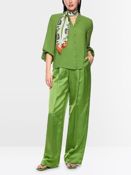 Feminine blouse with ruffle