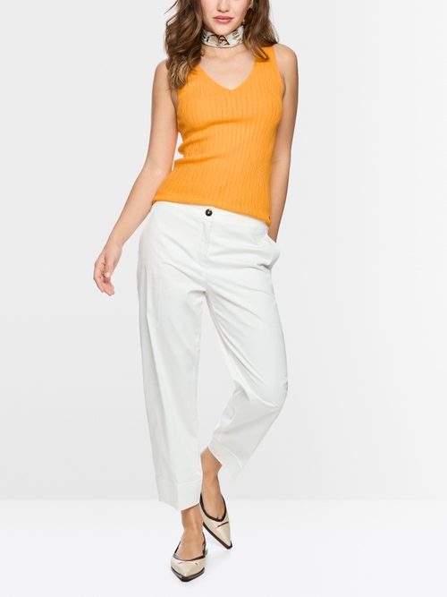 Sleeveless fine knit top