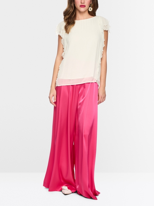 Delicate blouse with ruffles