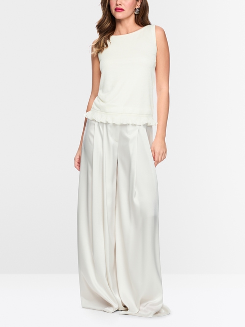 Sleeveless knit top with ruffle