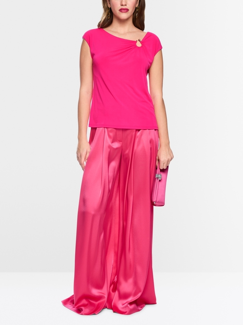 Stretch top with cut-out