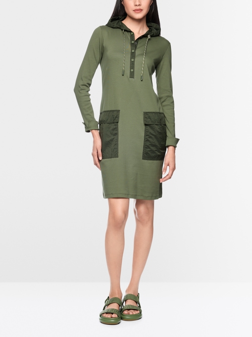 Sporty dress with hood