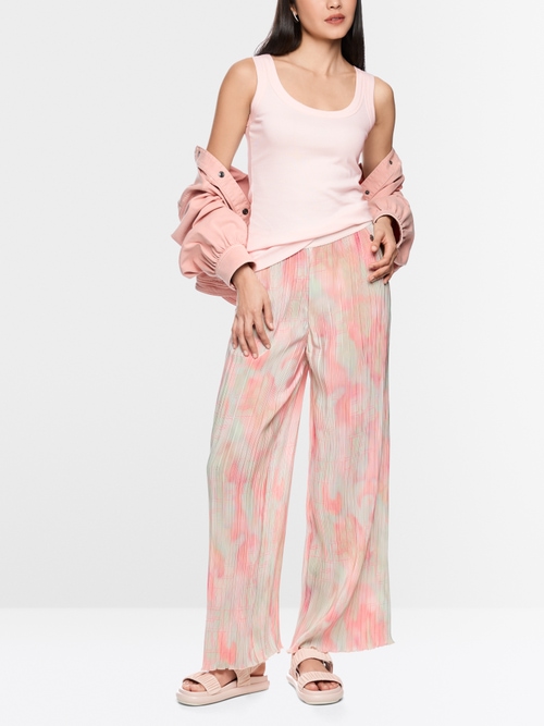 Basic top made from stretch cotton